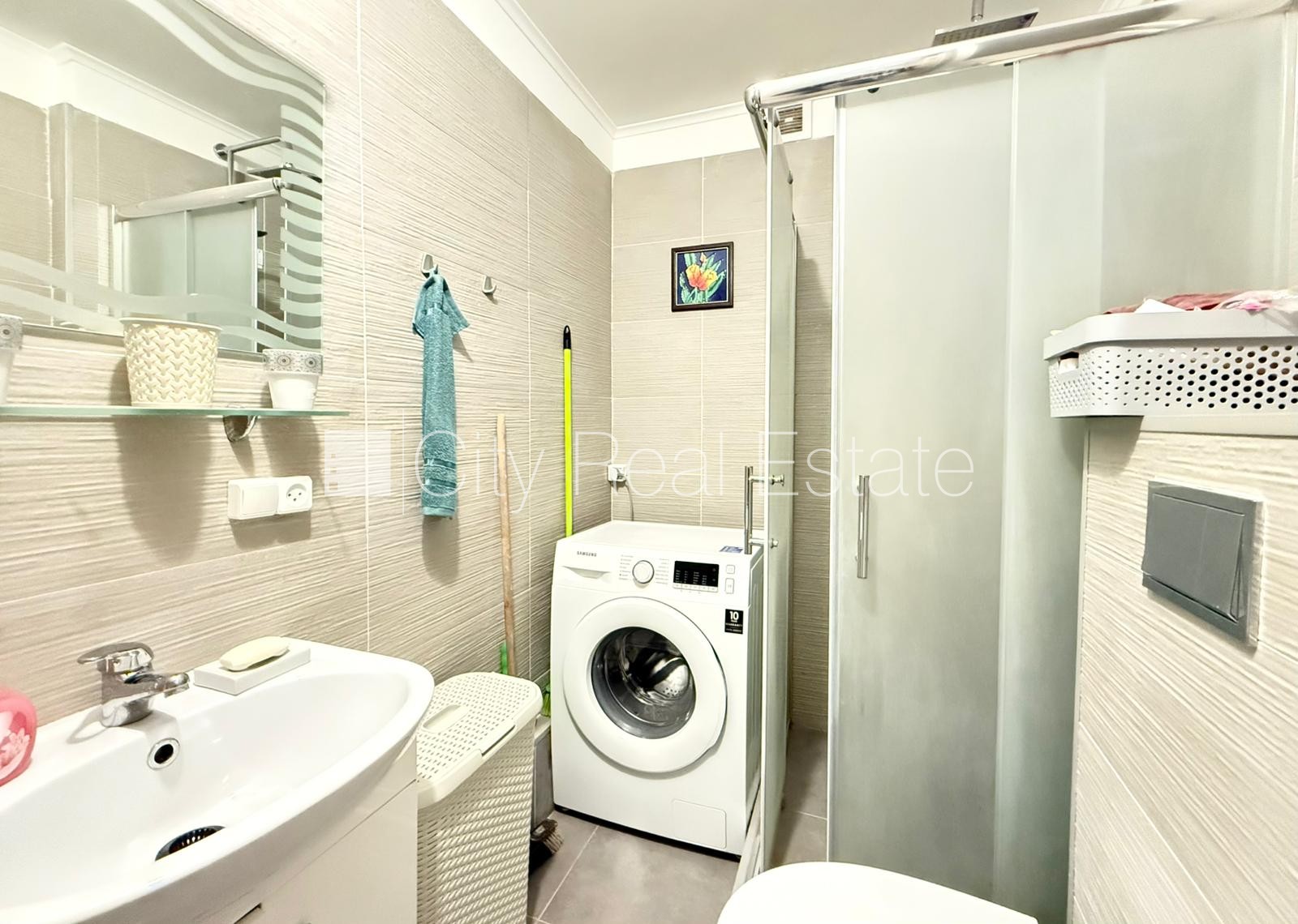 Sludinājumi. Pagalma ēka, renovēta māja, labiekārtota apzaļumota teritorija, vieta automašīnai, teritorijas Cena: 385 EUR/mēn Foto #10