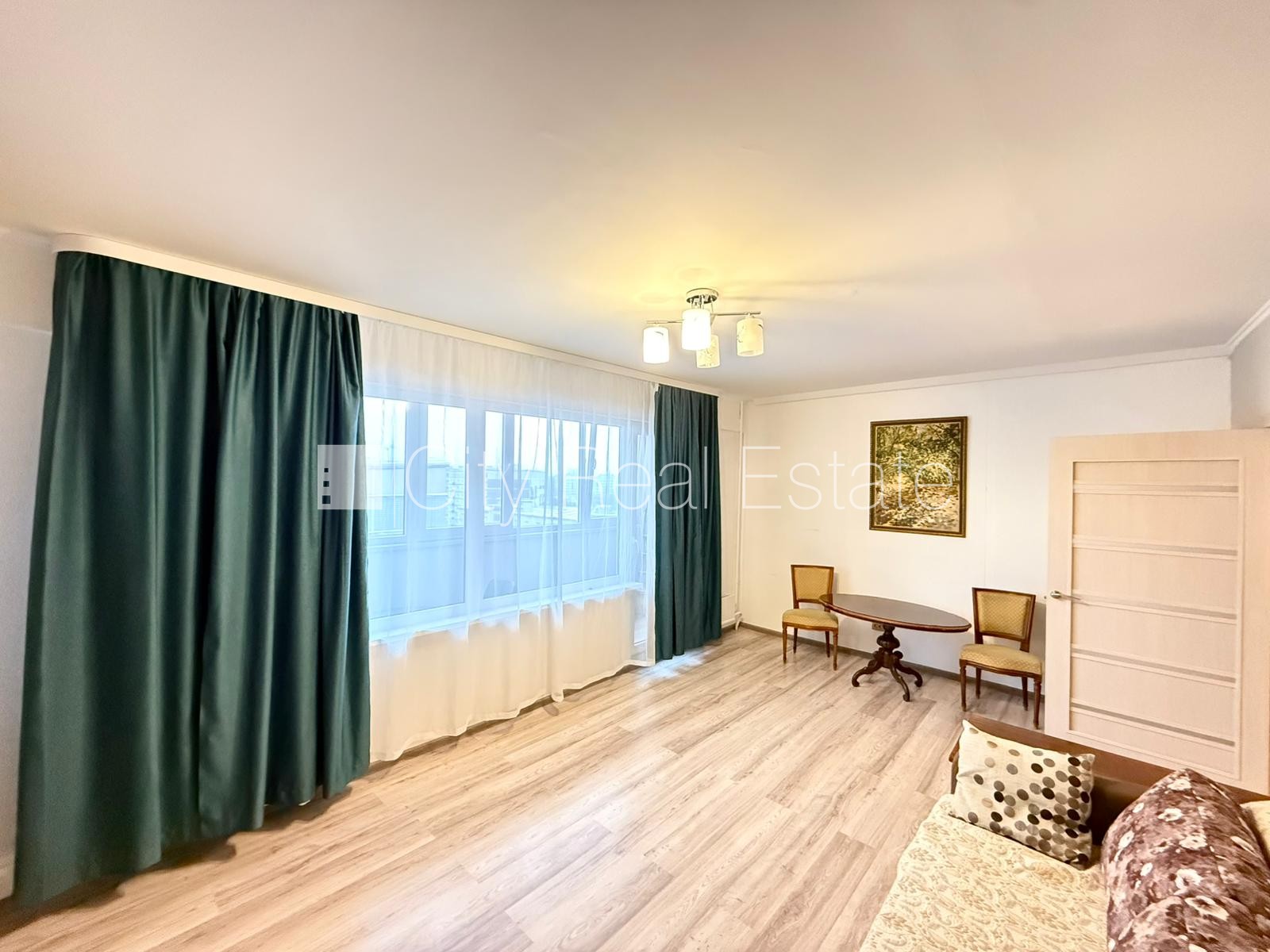 Sludinājumi. Pagalma ēka, renovēta māja, labiekārtota apzaļumota teritorija, vieta automašīnai, teritorijas Cena: 385 EUR/mēn Foto #2