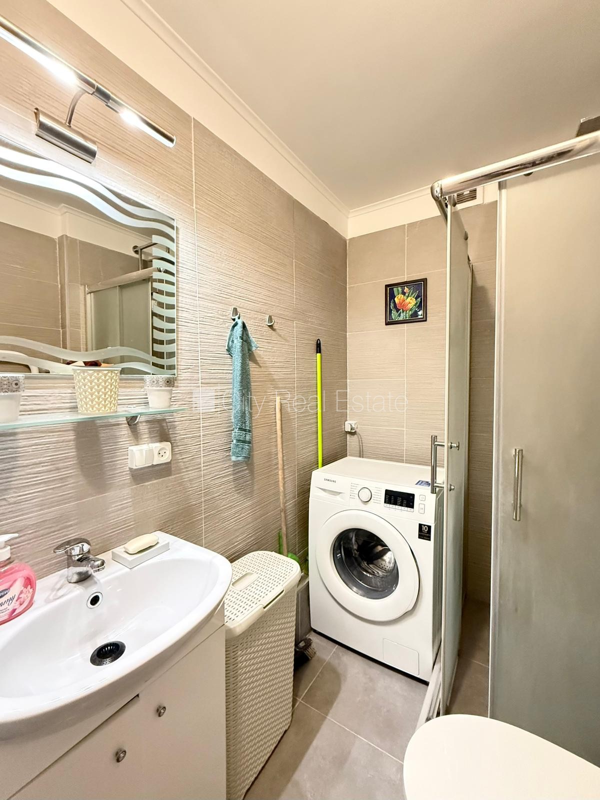 Sludinājumi. Pagalma ēka, renovēta māja, labiekārtota apzaļumota teritorija, vieta automašīnai, teritorijas Cena: 385 EUR/mēn Foto #9