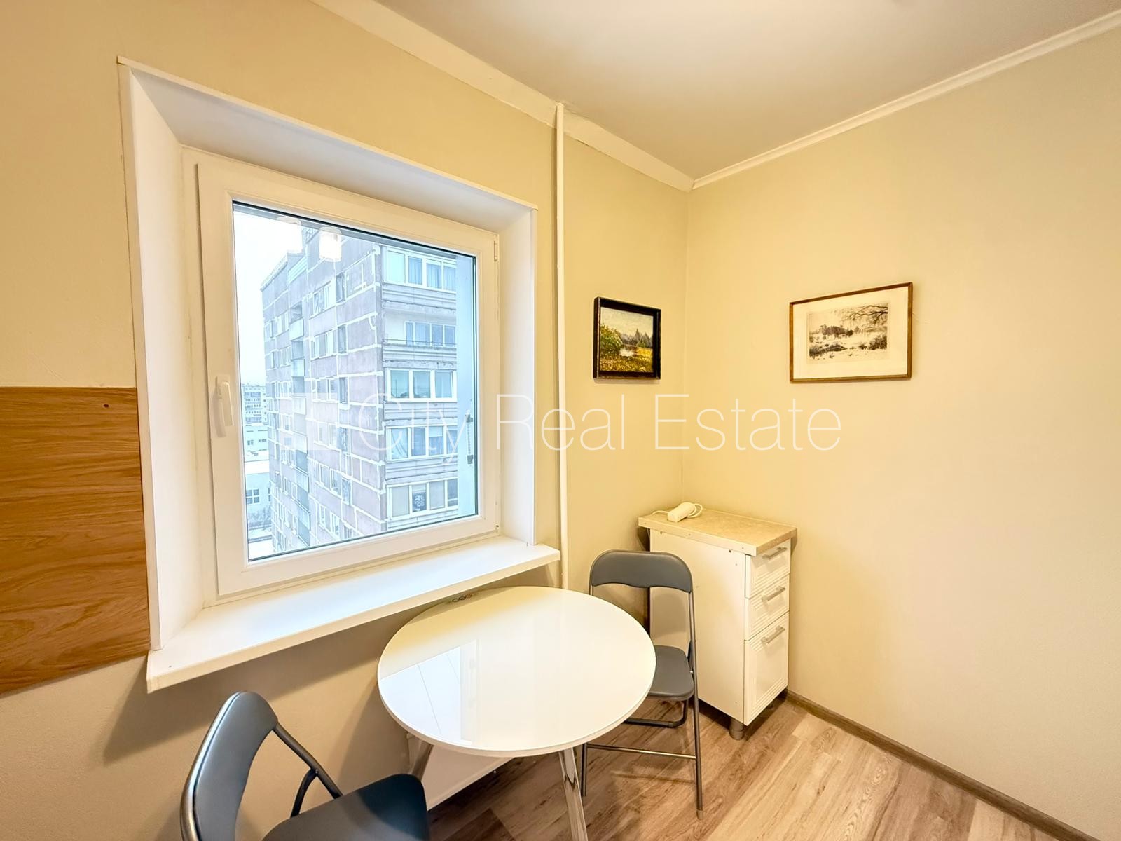 Sludinājumi. Pagalma ēka, renovēta māja, labiekārtota apzaļumota teritorija, vieta automašīnai, teritorijas Cena: 385 EUR/mēn Foto #8