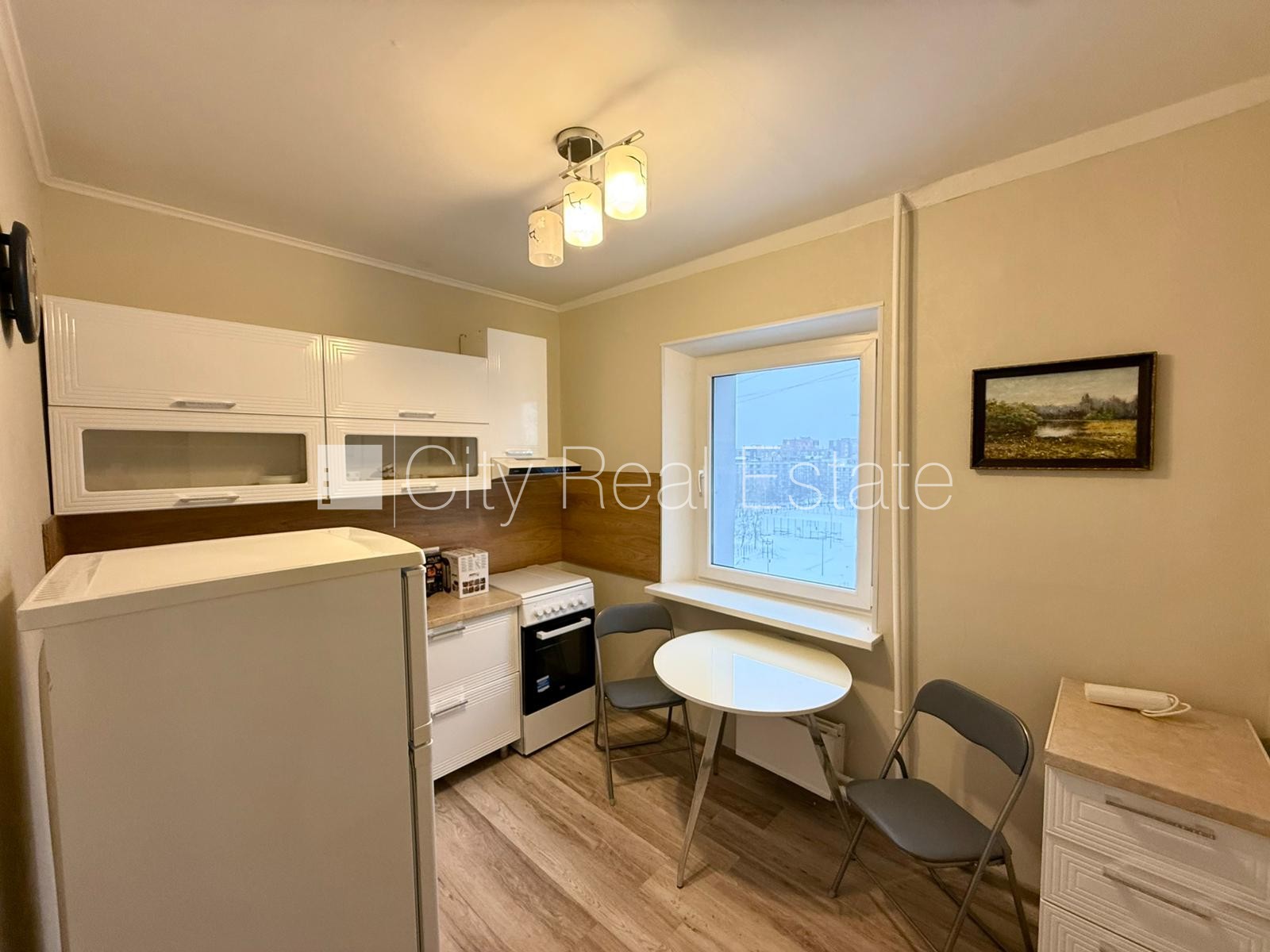 Sludinājumi. Pagalma ēka, renovēta māja, labiekārtota apzaļumota teritorija, vieta automašīnai, teritorijas Cena: 385 EUR/mēn Foto #6