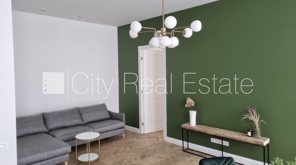 Sludinājumi. Pagalma ēka, slēgts pagalms, guļamistabu skaits 2 gab., studio tipa, virtuve apvienota ar Cena: 1200 EUR/mēn Foto #2