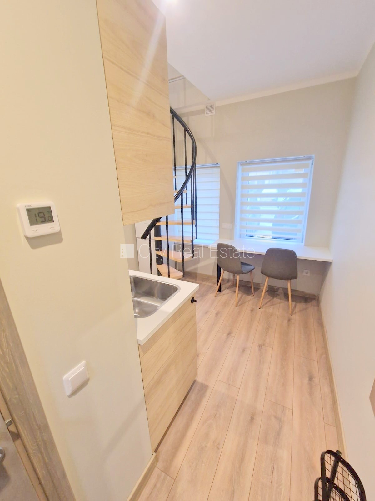 Объявление. Здание во дворе, реновированный дом, закрытый двор, вход с улицы и со двора, окна выходят во двор, Цена: 420 EUR/мес. Foto #15