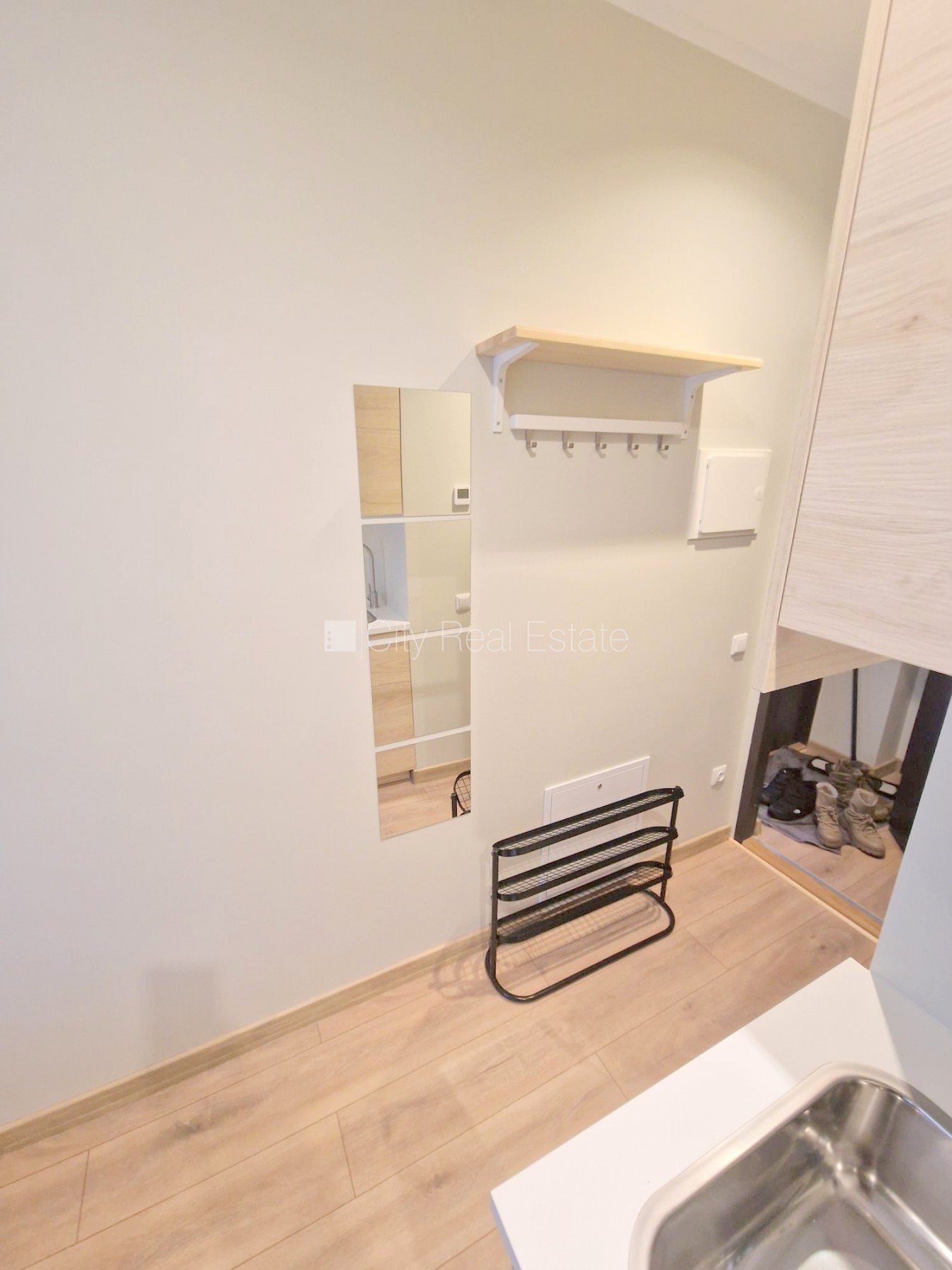 Объявление. Здание во дворе, реновированный дом, закрытый двор, вход с улицы и со двора, окна выходят во двор, Цена: 420 EUR/мес. Foto #14