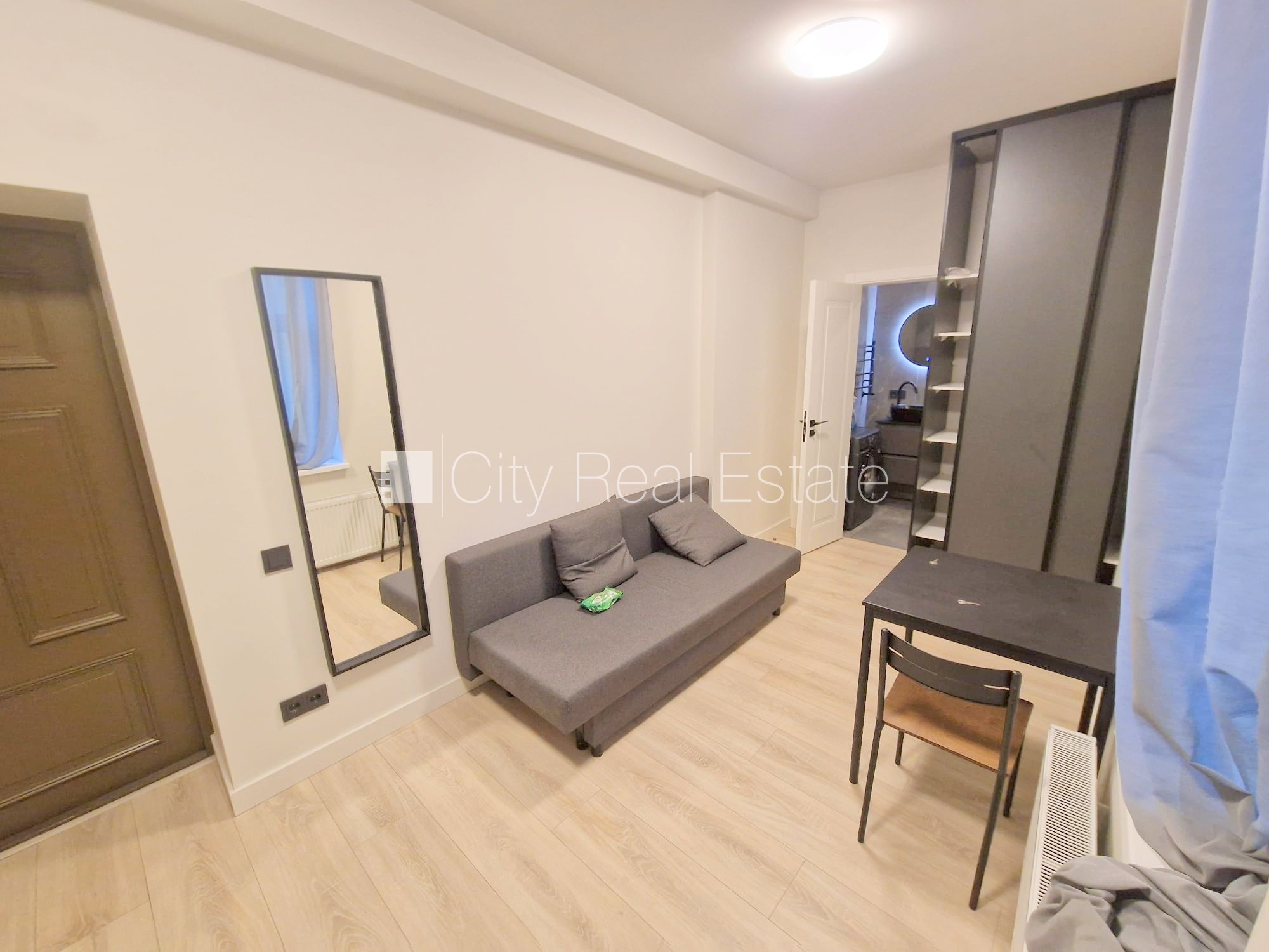 Sludinājumi. Fasādes māja, renovēta māja, ieeja no ielas, ir lifts, kāpņu telpa pēc kapitālā remonta, logi Cena: 290 EUR/mēn Foto #9