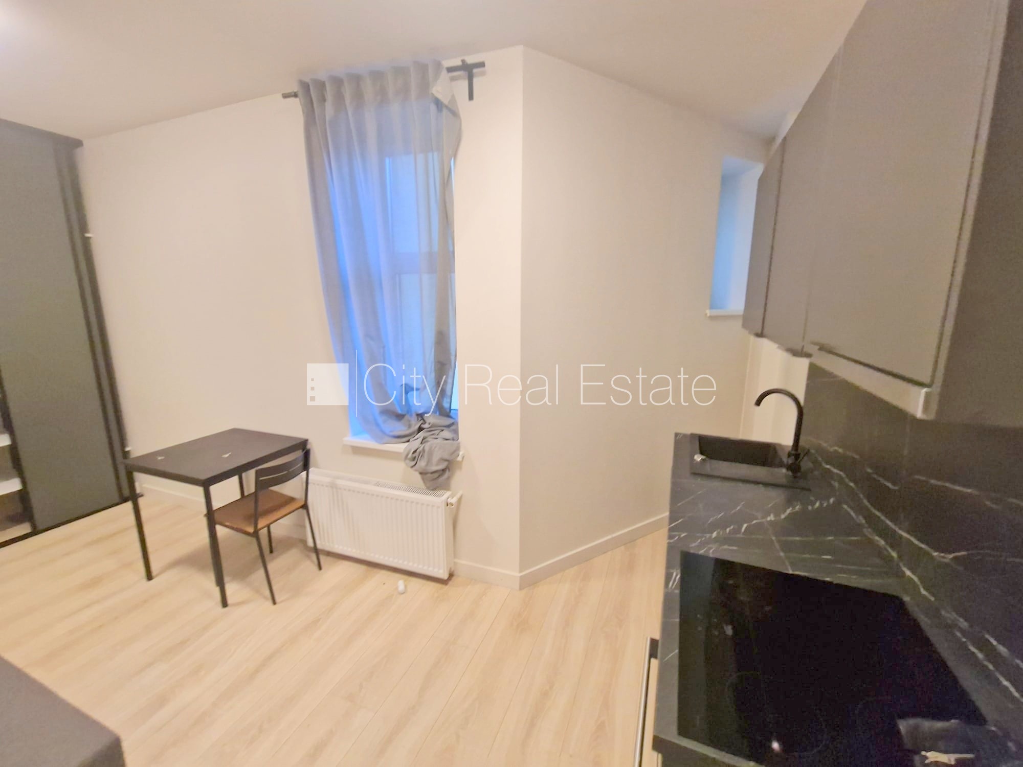 Sludinājumi. Fasādes māja, renovēta māja, ieeja no ielas, ir lifts, kāpņu telpa pēc kapitālā remonta, logi Cena: 290 EUR/mēn Foto #6