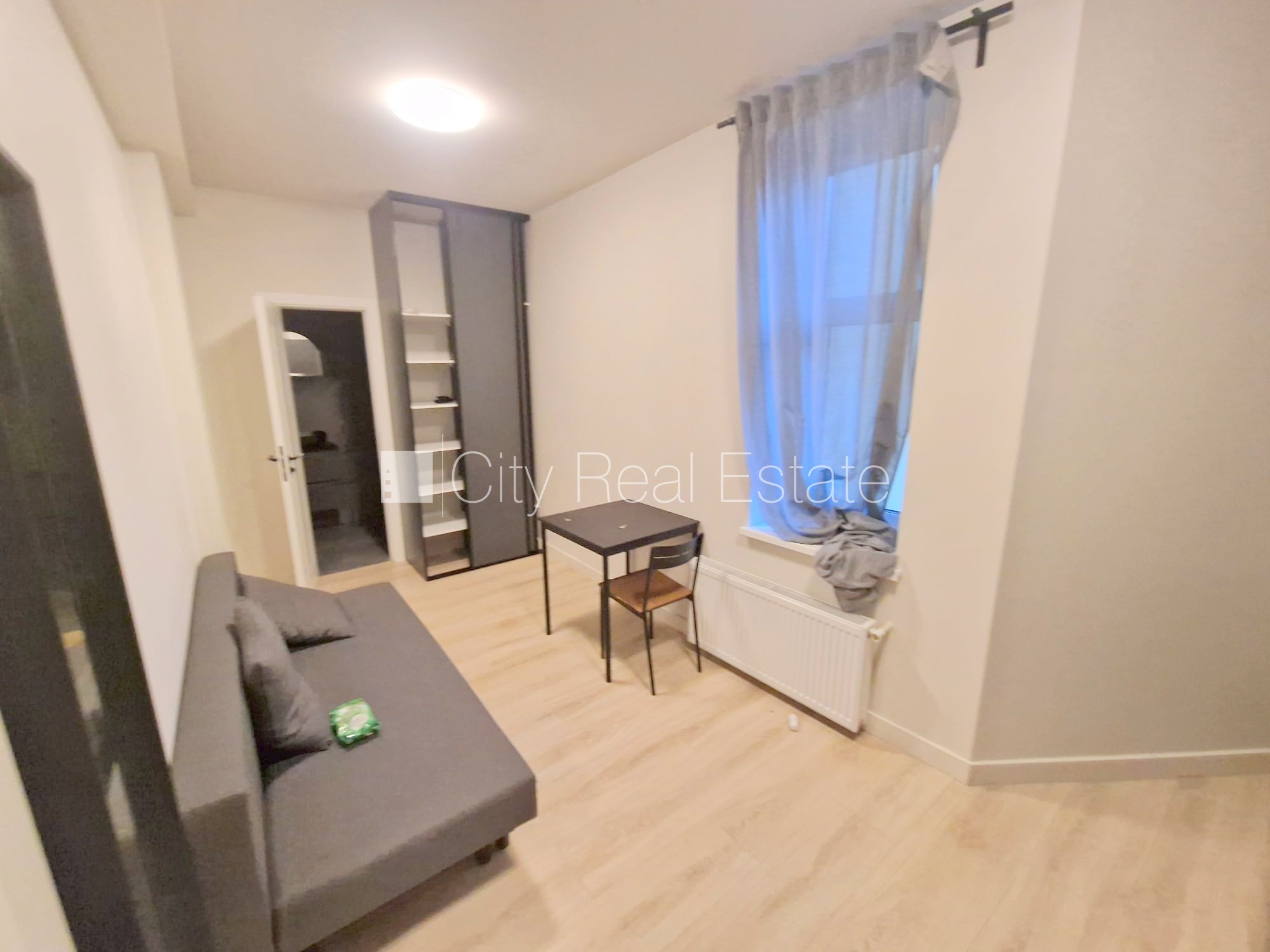 Sludinājumi. Fasādes māja, renovēta māja, ieeja no ielas, ir lifts, kāpņu telpa pēc kapitālā remonta, logi Cena: 290 EUR/mēn Foto #10