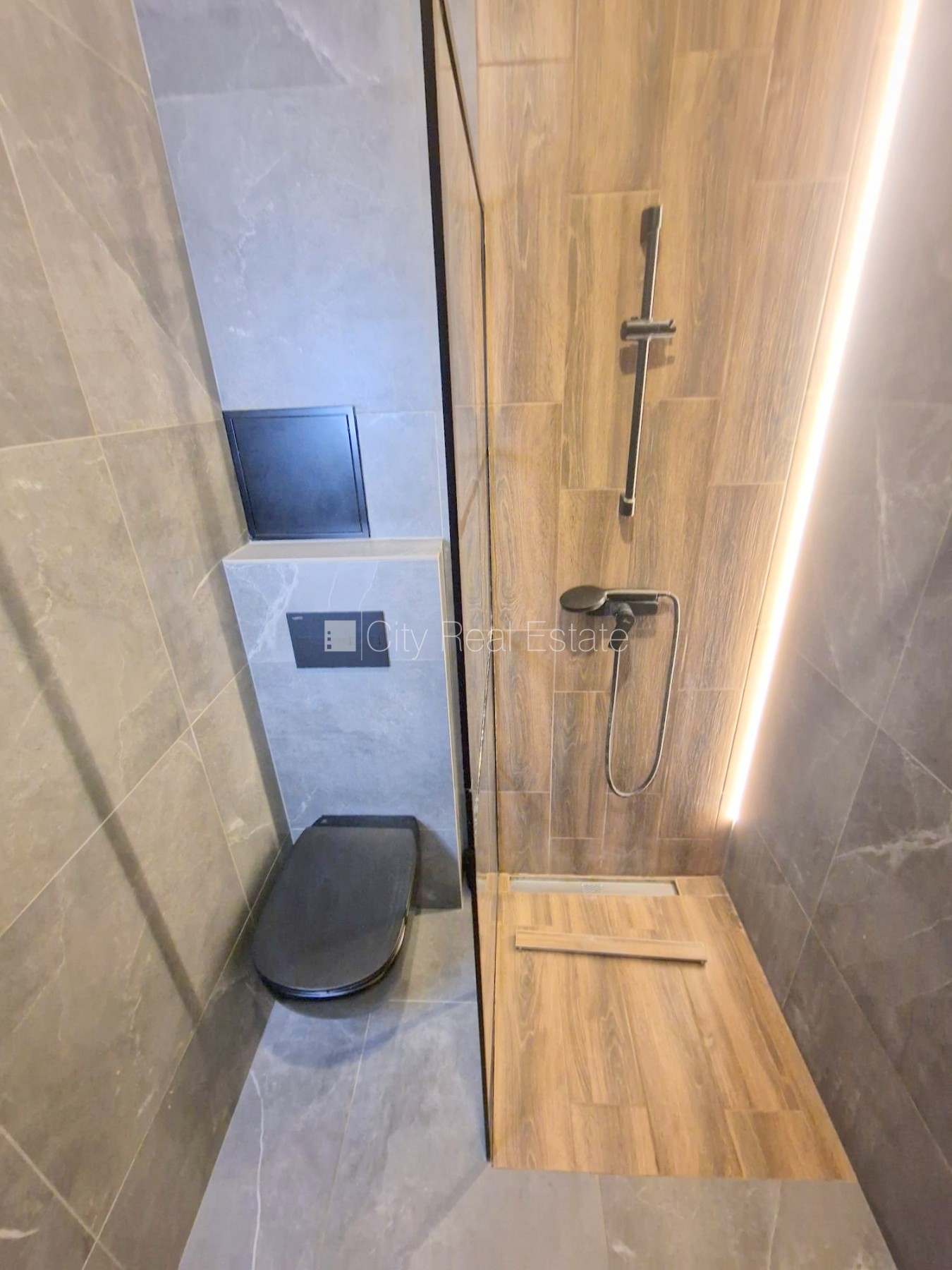 Sludinājumi. Fasādes māja, renovēta māja, ieeja no ielas, ir lifts, kāpņu telpa pēc kapitālā remonta, logi Cena: 290 EUR/mēn Foto #18