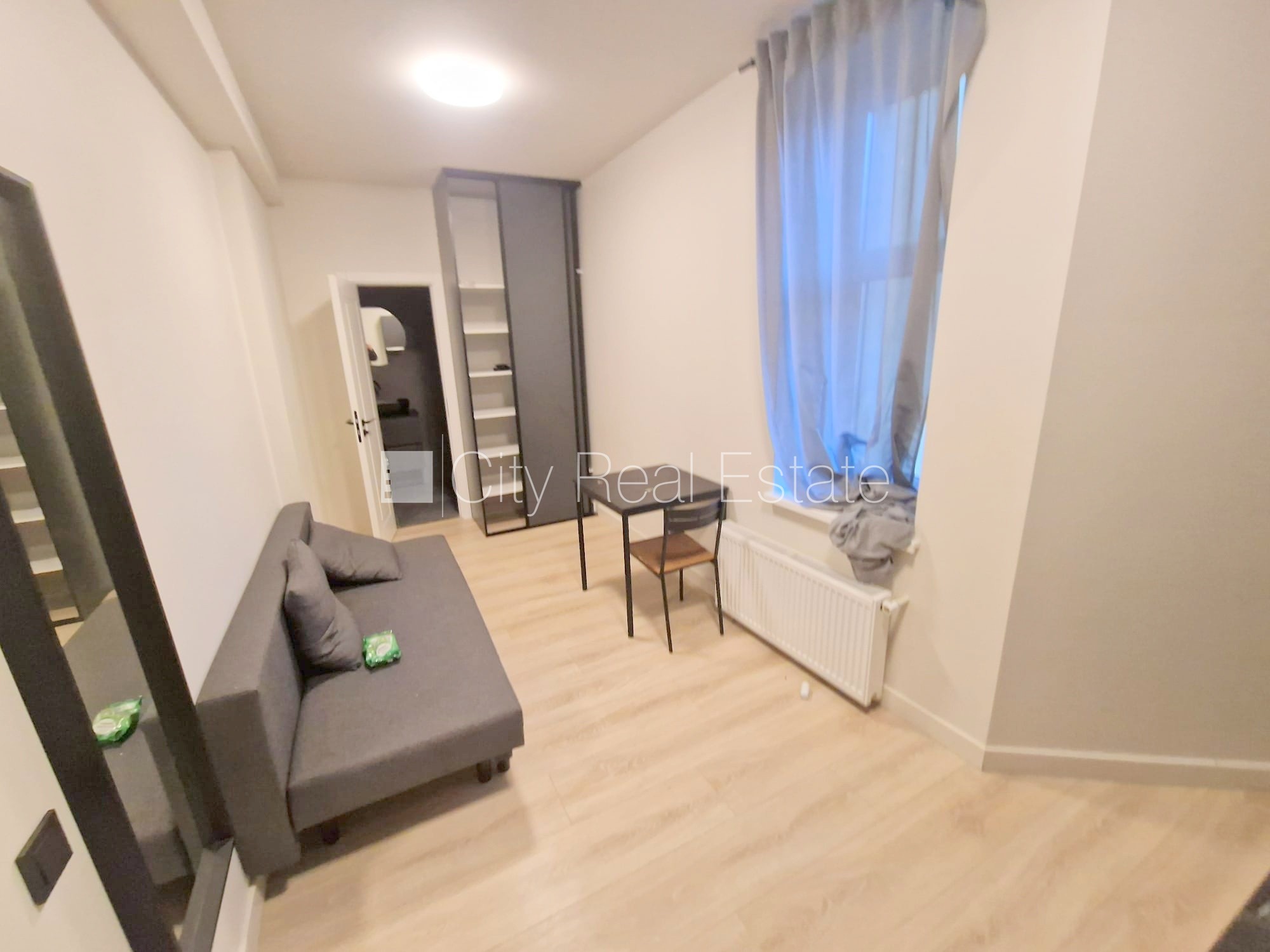 Sludinājumi. Fasādes māja, renovēta māja, ieeja no ielas, ir lifts, kāpņu telpa pēc kapitālā remonta, logi Cena: 290 EUR/mēn Foto #11