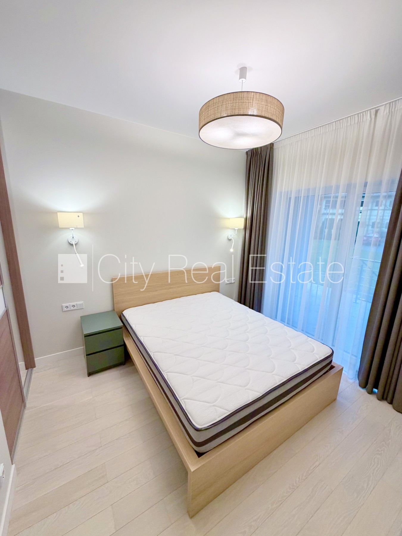 Sludinājumi. Fasādes māja, renovēta māja, slēgts pagalms, iežogota teritorija, vieta automašīnai, ieeja no Cena: 850 EUR/mēn Foto #10