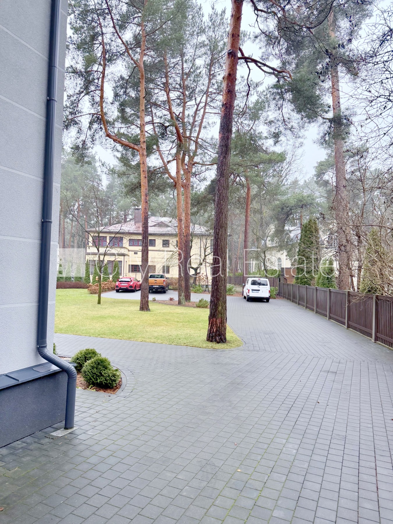 Sludinājumi. Fasādes māja, renovēta māja, slēgts pagalms, iežogota teritorija, vieta automašīnai, ieeja no Cena: 850 EUR/mēn Foto #20