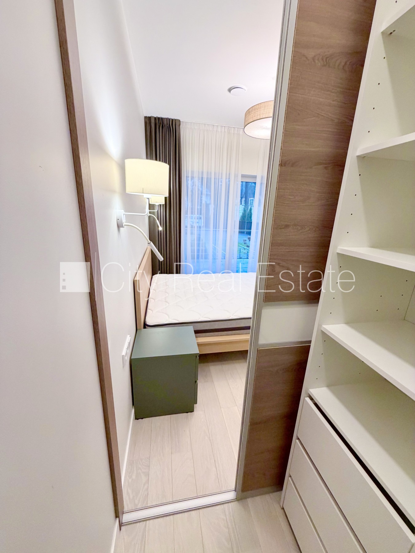 Sludinājumi. Fasādes māja, renovēta māja, slēgts pagalms, iežogota teritorija, vieta automašīnai, ieeja no Cena: 850 EUR/mēn Foto #7