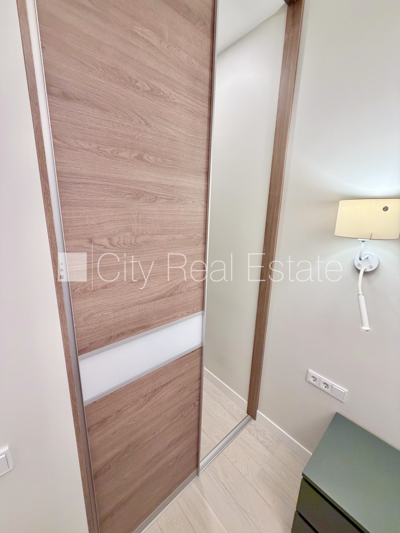 Sludinājumi. Fasādes māja, renovēta māja, slēgts pagalms, iežogota teritorija, vieta automašīnai, ieeja no Cena: 850 EUR/mēn Foto #11