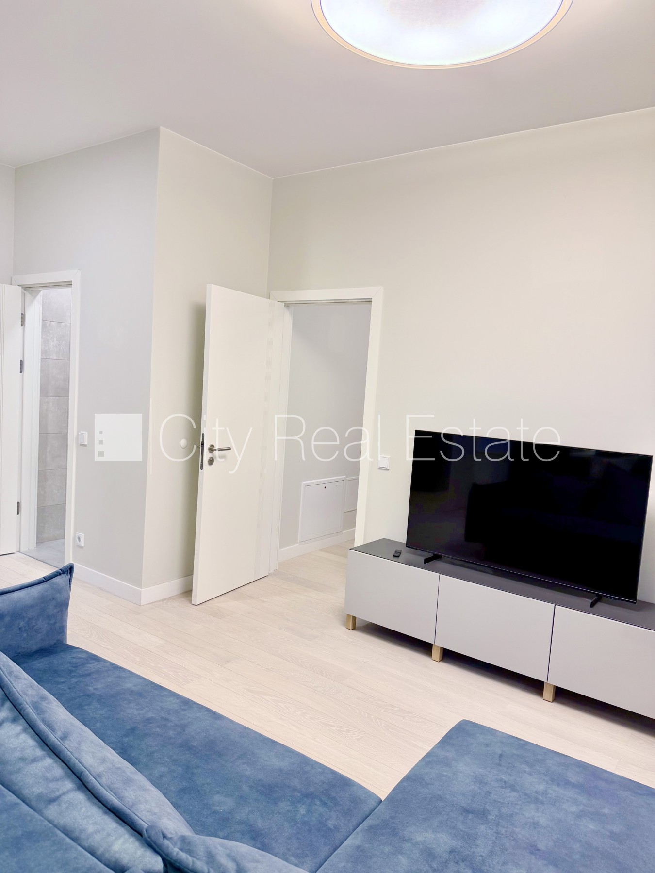 Sludinājumi. Fasādes māja, renovēta māja, slēgts pagalms, iežogota teritorija, vieta automašīnai, ieeja no Cena: 850 EUR/mēn Foto #5