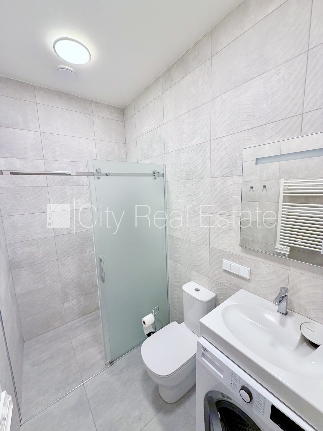 Sludinājumi. Fasādes māja, renovēta māja, slēgts pagalms, iežogota teritorija, vieta automašīnai, ieeja no Cena: 850 EUR/mēn Foto #15