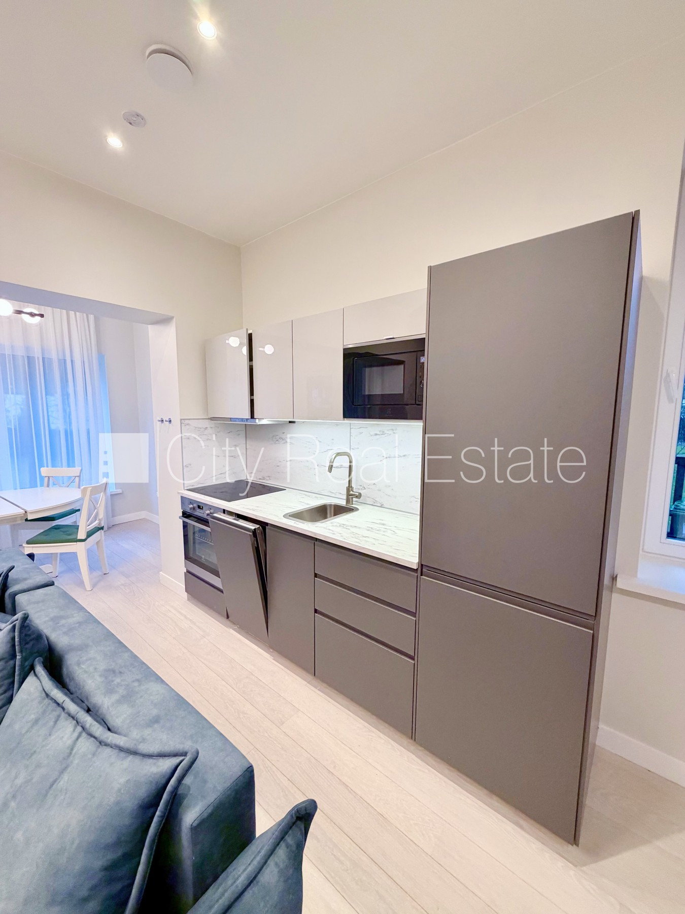 Sludinājumi. Fasādes māja, renovēta māja, slēgts pagalms, iežogota teritorija, vieta automašīnai, ieeja no Cena: 850 EUR/mēn Foto #1