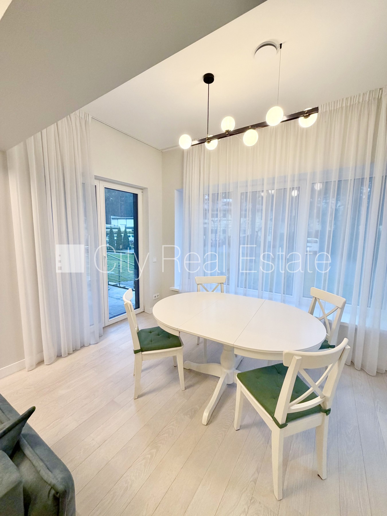 Sludinājumi. Fasādes māja, renovēta māja, slēgts pagalms, iežogota teritorija, vieta automašīnai, ieeja no Cena: 850 EUR/mēn Foto #4