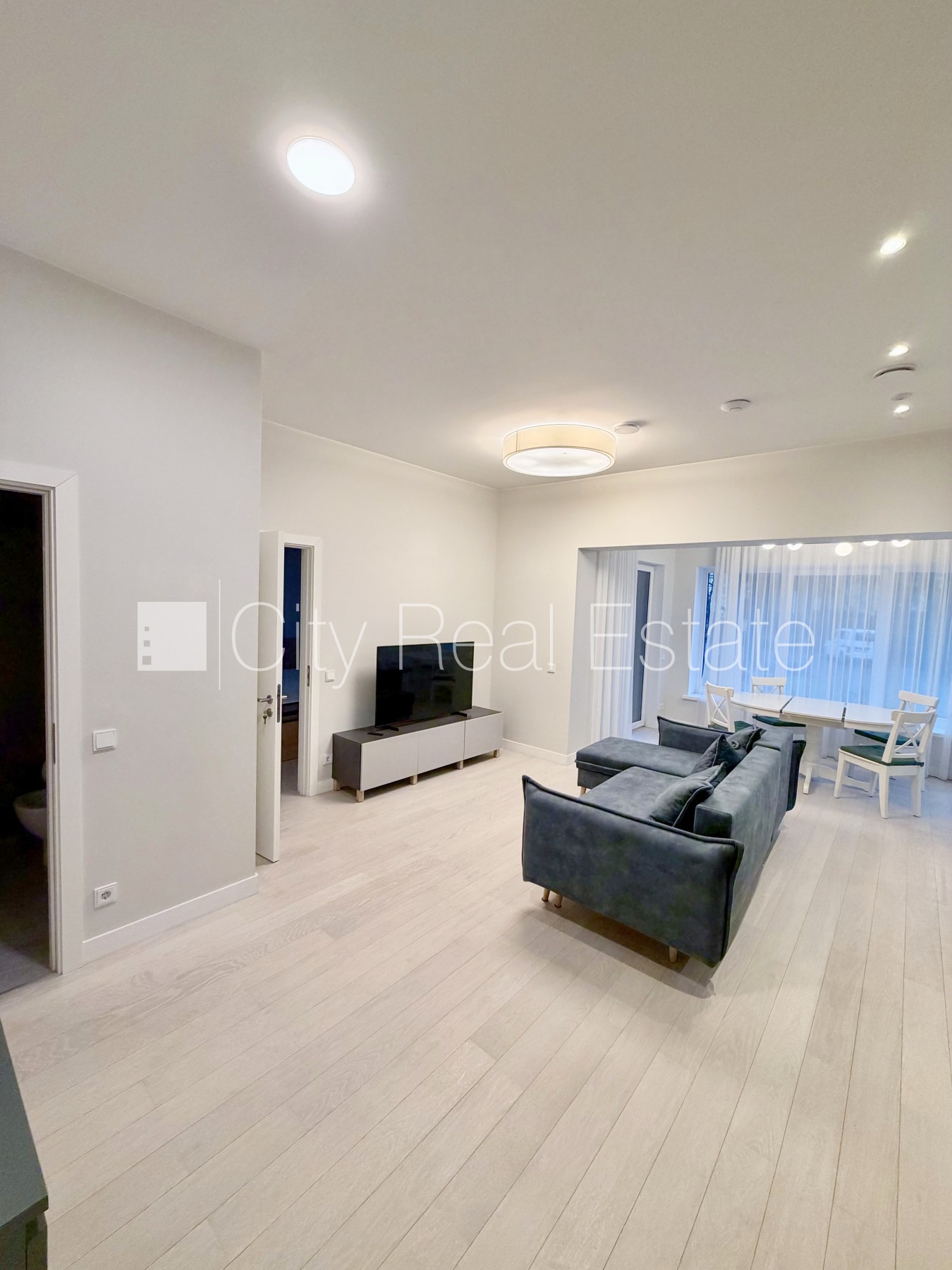 Sludinājumi. Fasādes māja, renovēta māja, slēgts pagalms, iežogota teritorija, vieta automašīnai, ieeja no Cena: 850 EUR/mēn Foto #2