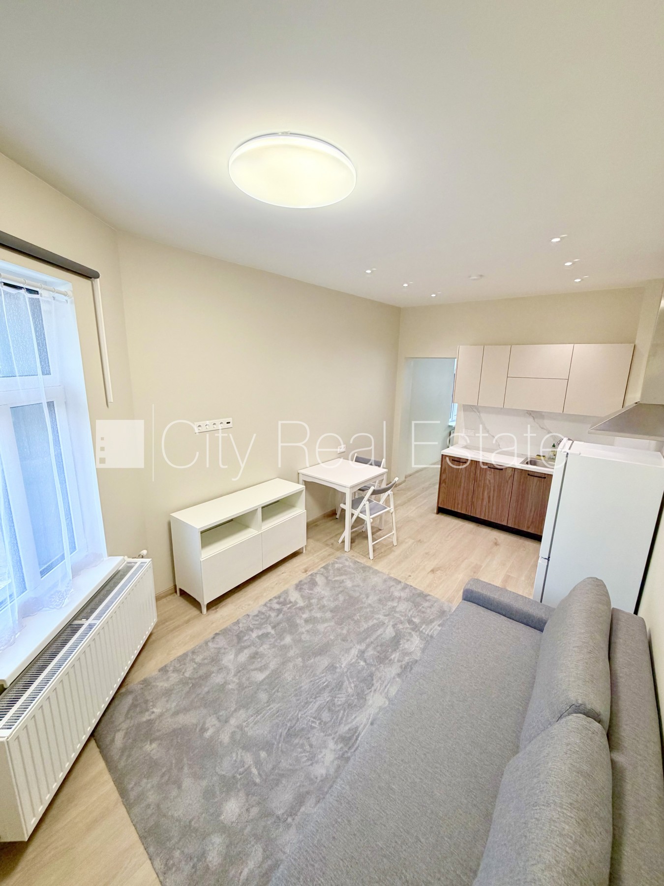 Sludinājumi. Fasādes māja, renovēta māja, slēgts pagalms, iežogota teritorija, bezmaksas stāvvieta pagalmā, Cena: 360 EUR/mēn Foto #4