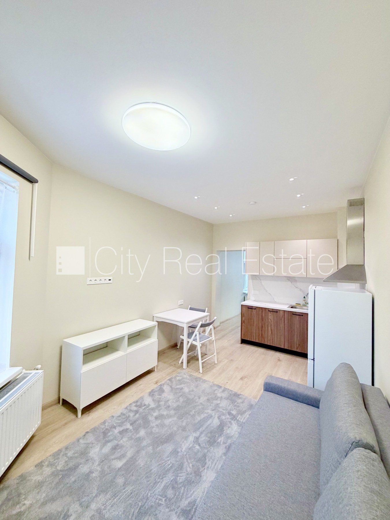 Sludinājumi. Fasādes māja, renovēta māja, slēgts pagalms, iežogota teritorija, bezmaksas stāvvieta pagalmā, Cena: 360 EUR/mēn Foto #5