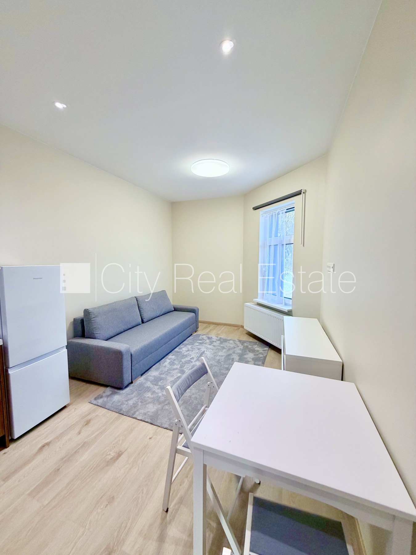 Sludinājumi. Fasādes māja, renovēta māja, slēgts pagalms, iežogota teritorija, bezmaksas stāvvieta pagalmā, Cena: 360 EUR/mēn Foto #3