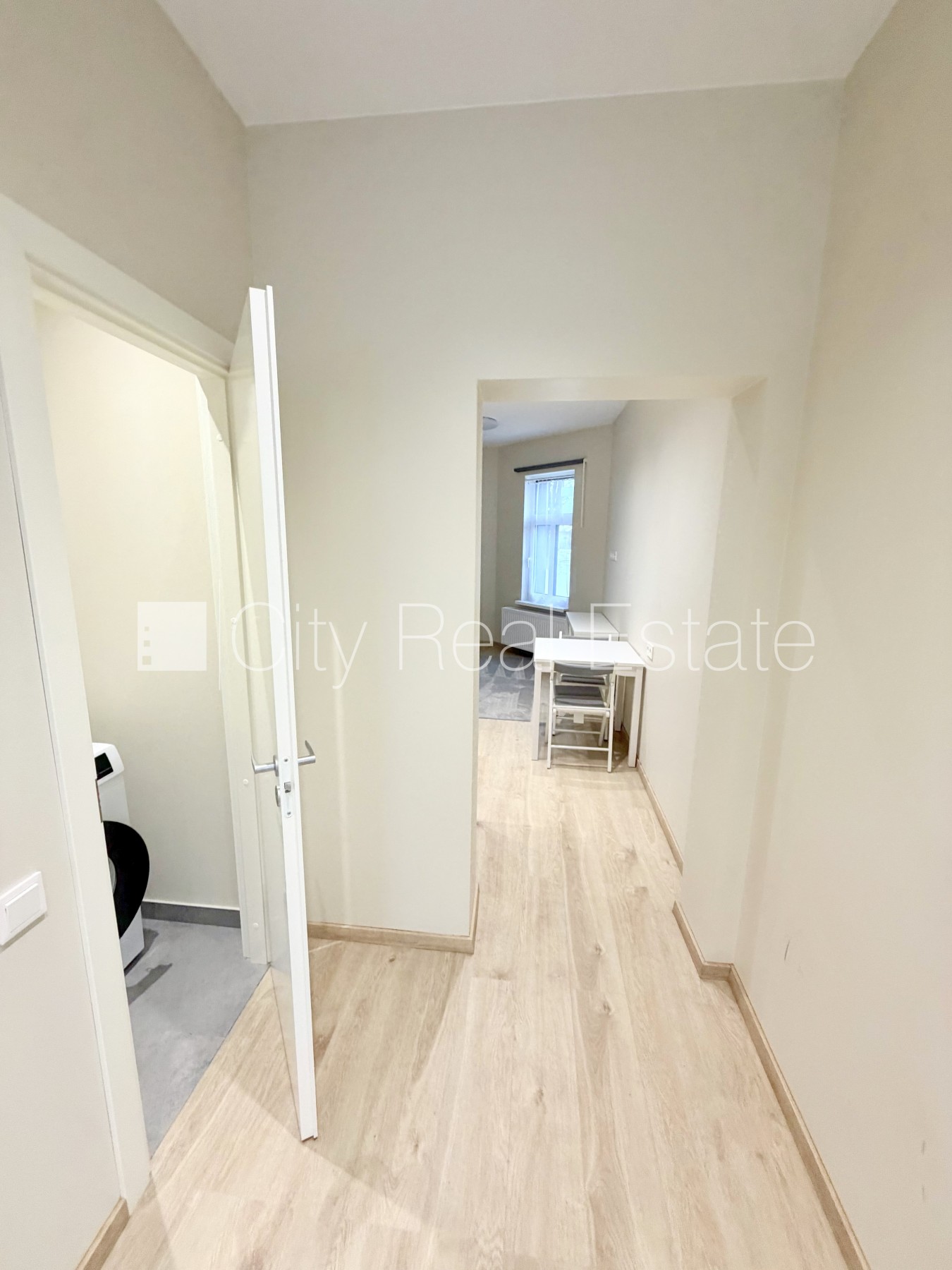 Sludinājumi. Fasādes māja, renovēta māja, slēgts pagalms, iežogota teritorija, bezmaksas stāvvieta pagalmā, Cena: 360 EUR/mēn Foto #9