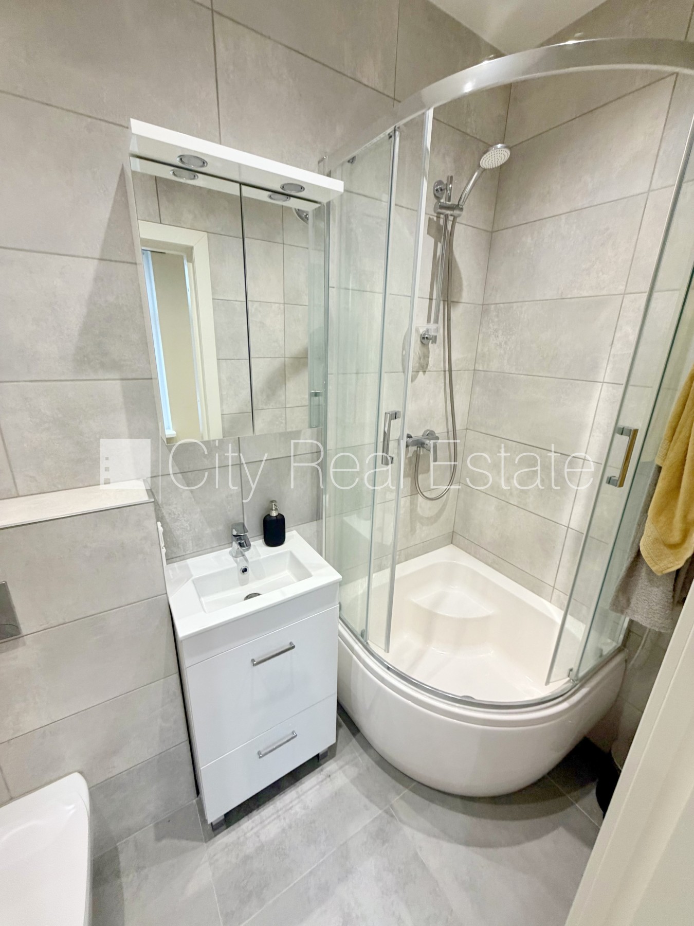 Sludinājumi. Fasādes māja, renovēta māja, slēgts pagalms, iežogota teritorija, bezmaksas stāvvieta pagalmā, Cena: 360 EUR/mēn Foto #12