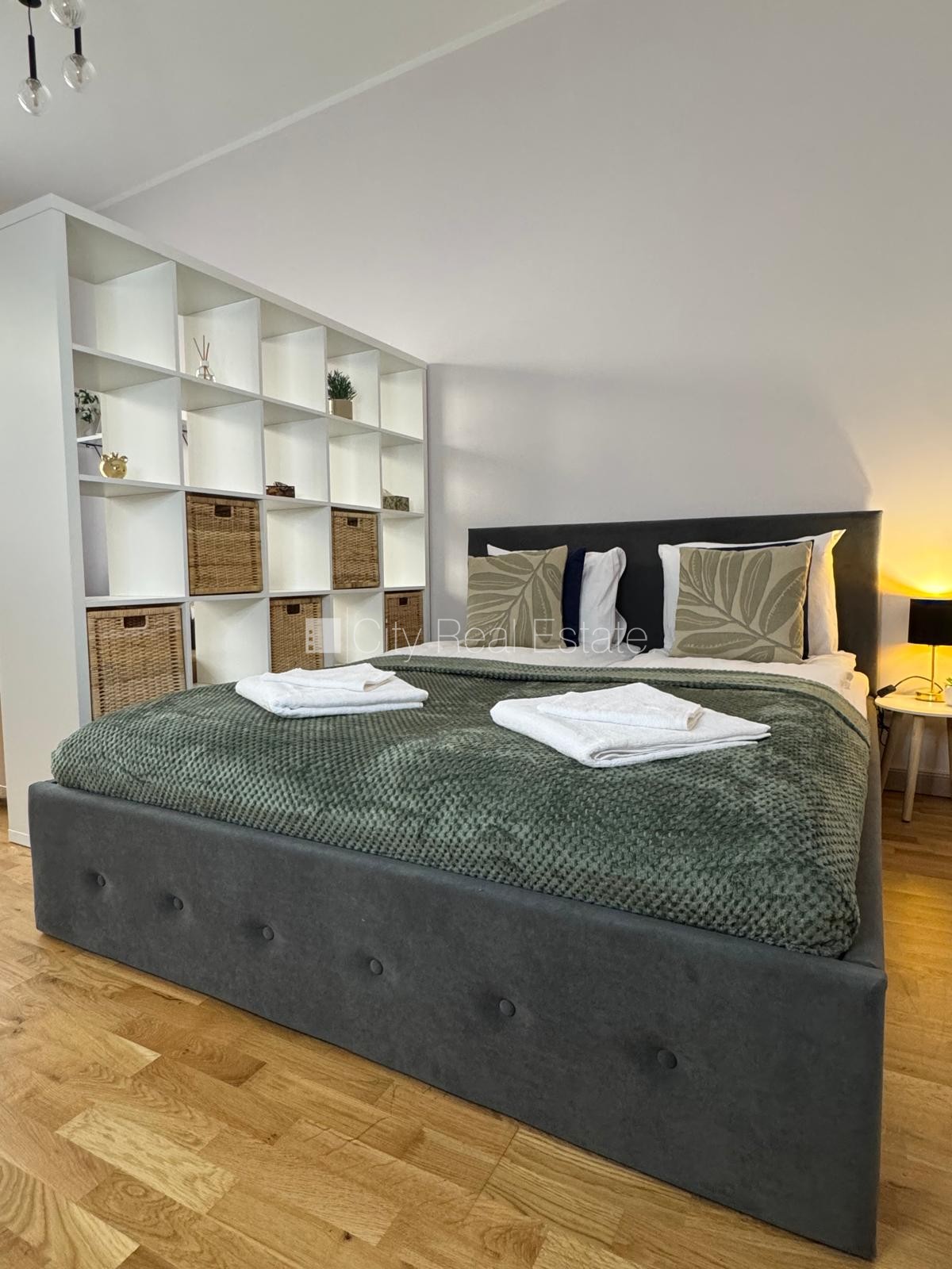 Sludinājumi. Renovēta māja, studio tipa, virtuve apvienota ar viesistabu, krāsotas sienas, jauna santehnika, Cena: 600 EUR/mēn Foto #1