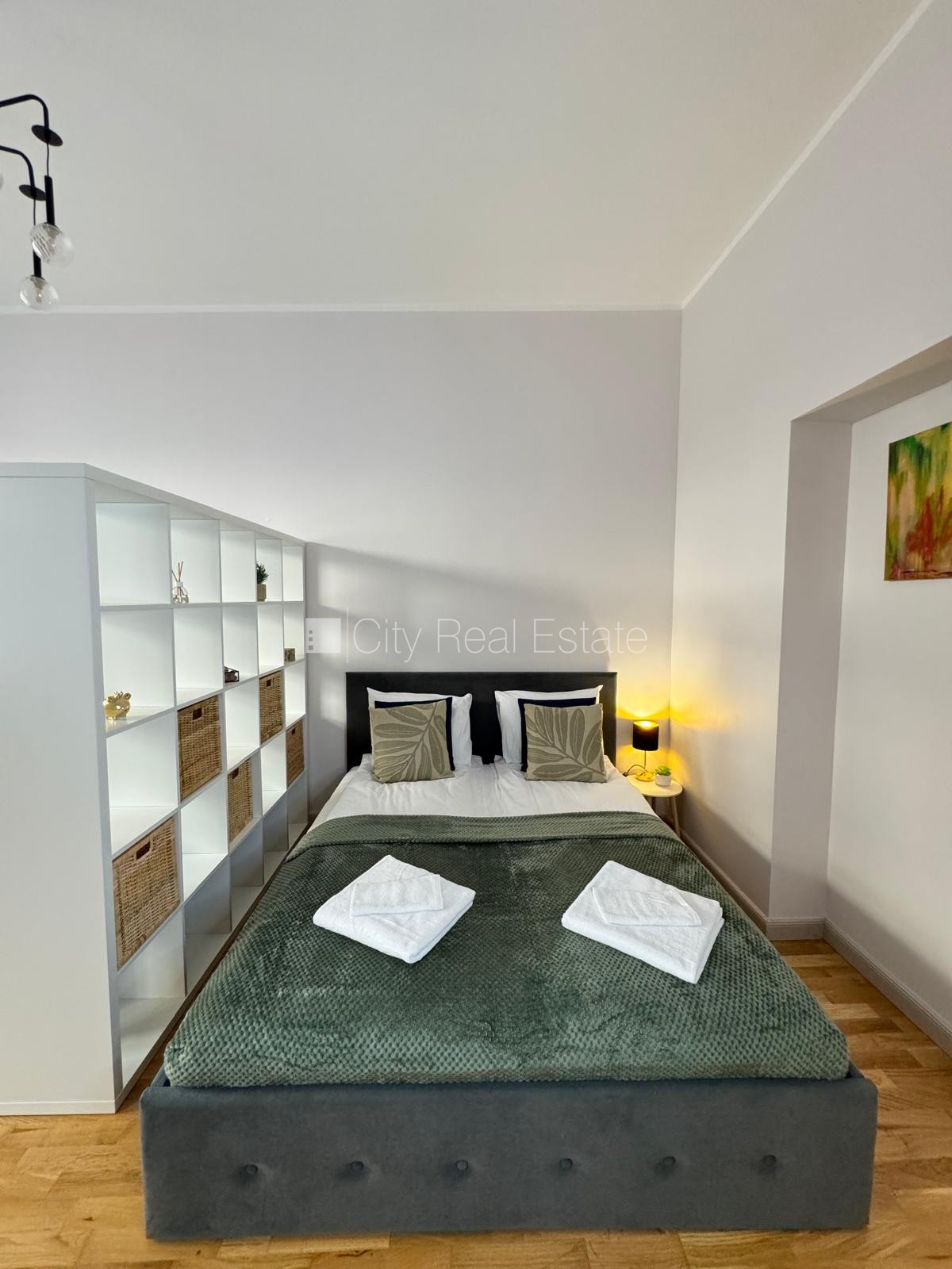 Sludinājumi. Renovēta māja, studio tipa, virtuve apvienota ar viesistabu, krāsotas sienas, jauna santehnika, Cena: 600 EUR/mēn Foto #2