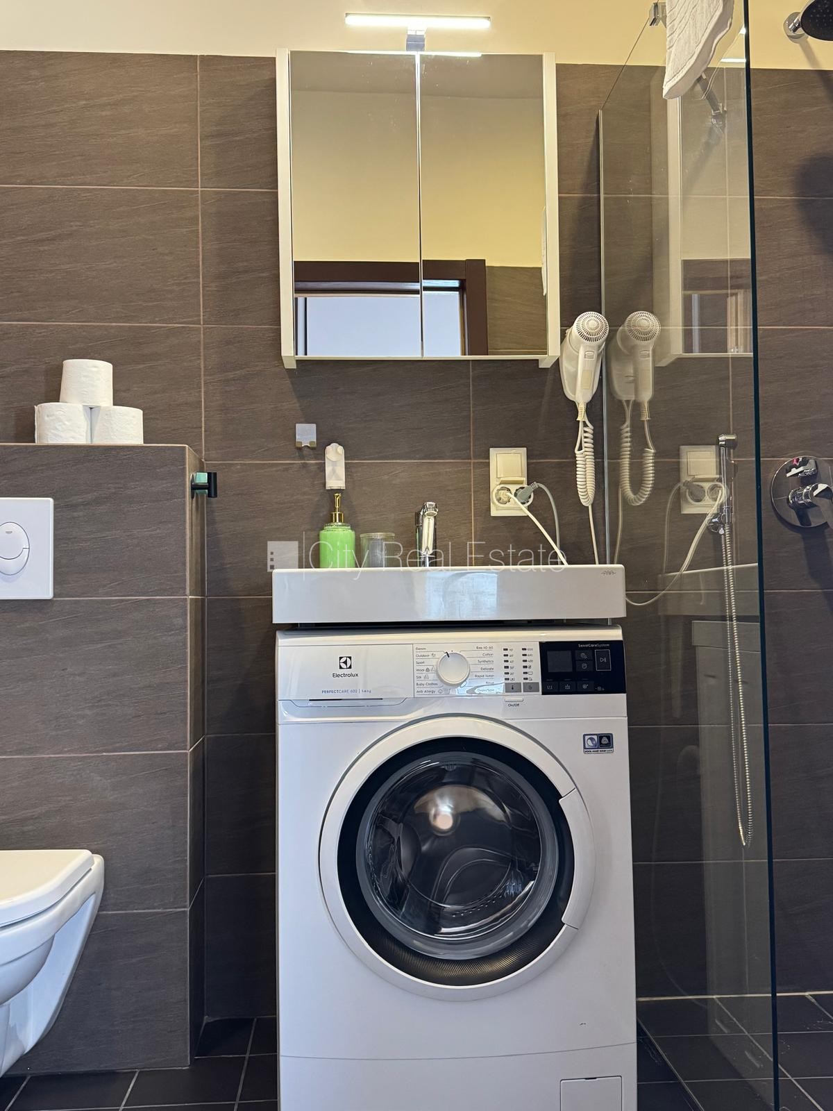 Sludinājumi. Renovēta māja, studio tipa, virtuve apvienota ar viesistabu, krāsotas sienas, jauna santehnika, Cena: 600 EUR/mēn Foto #8