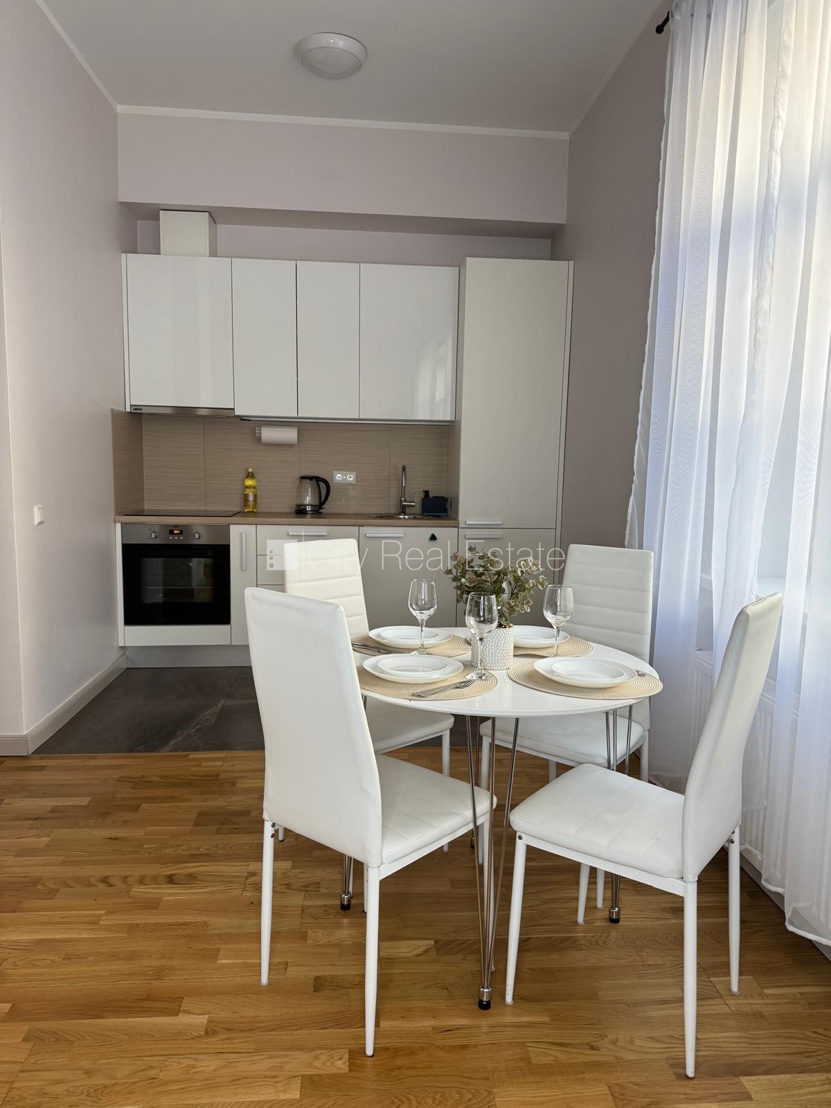 Sludinājumi. Renovēta māja, studio tipa, virtuve apvienota ar viesistabu, krāsotas sienas, jauna santehnika, Cena: 600 EUR/mēn Foto #4