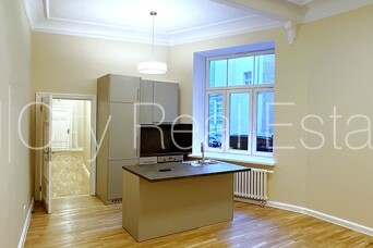 Sludinājumi. Restaurēta māja, iežogota teritorija, slēgta teritorija, apsargāta teritorija, objektu apsargā Cena: 800 EUR/mēn Foto #5