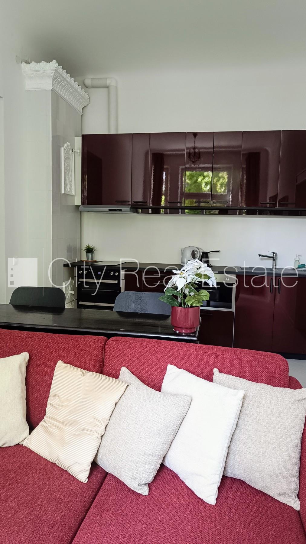 Sludinājumi. Fasādes māja, renovēta māja, ieeja no ielas, ir lifts, kāpņu telpa pēc kapitālā remonta, logi Cena: 700 EUR/mēn Foto #10