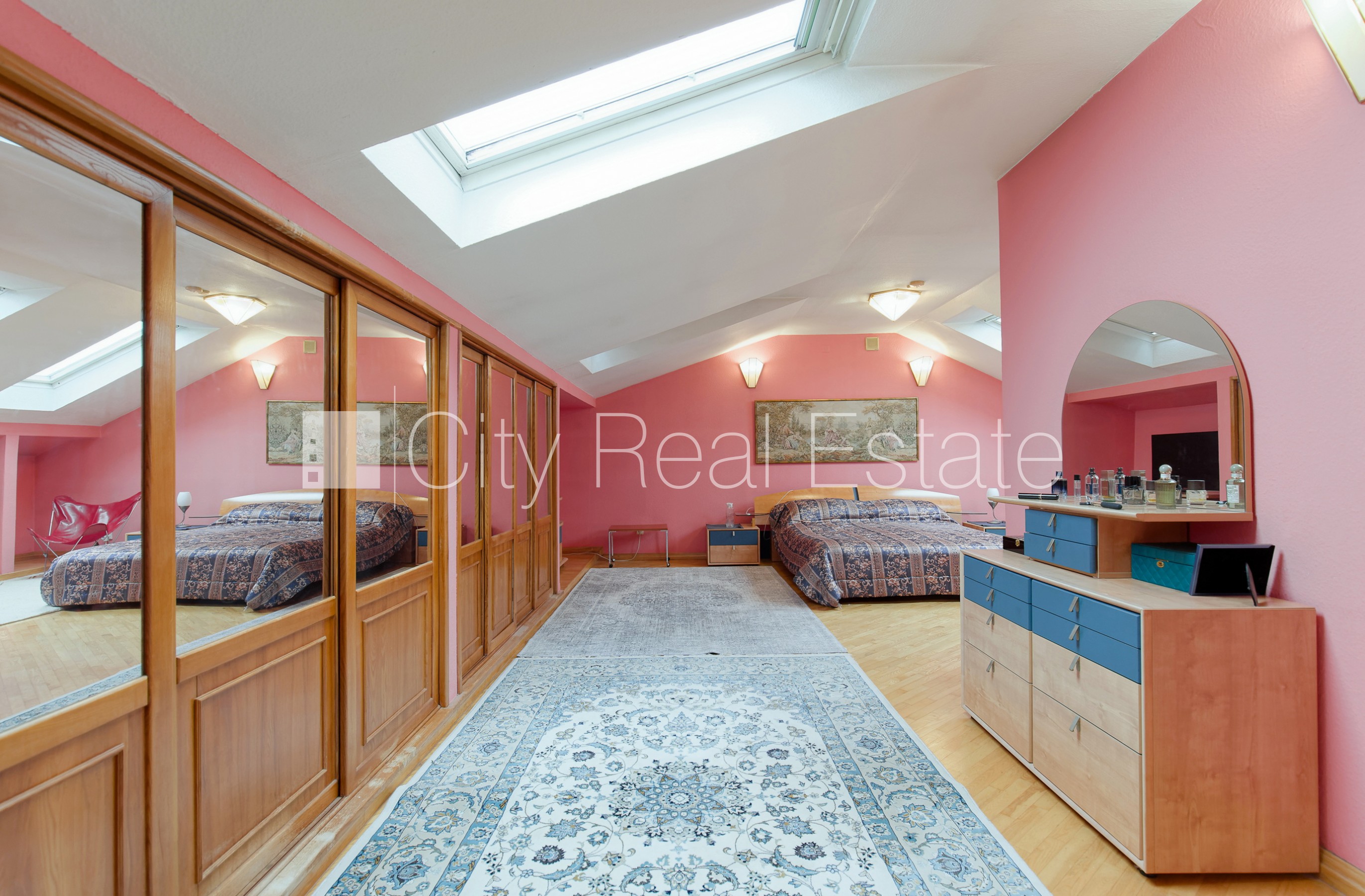 Sludinājumi. Fasādes māja, slēgts pagalms, vieta automašīnai, ir lifts, balkons, sauna, logi vērsti mājas abās Cena: 289000 EUR Foto #19