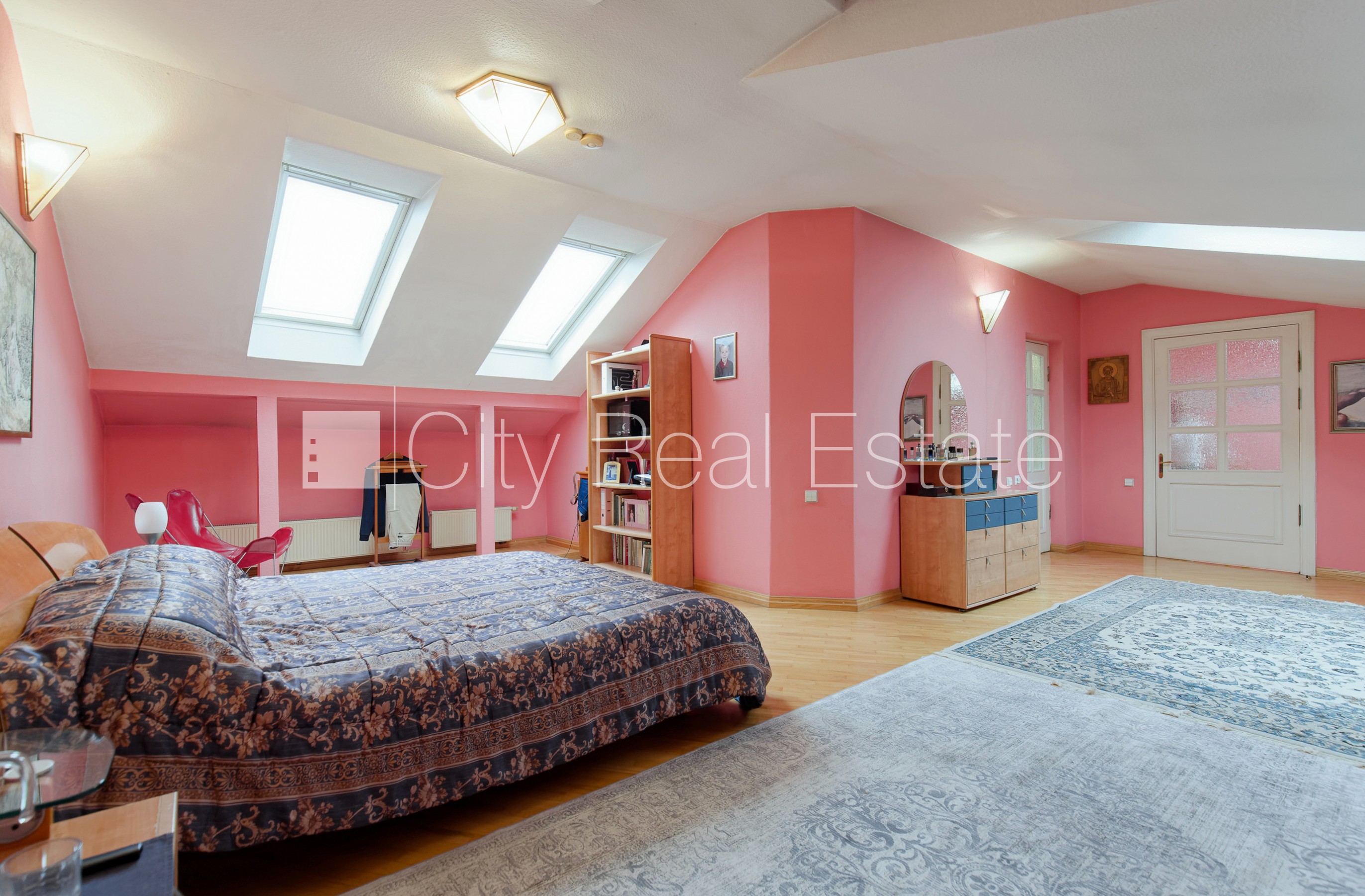 Sludinājumi. Fasādes māja, slēgts pagalms, vieta automašīnai, ir lifts, balkons, sauna, logi vērsti mājas abās Cena: 289000 EUR Foto #18