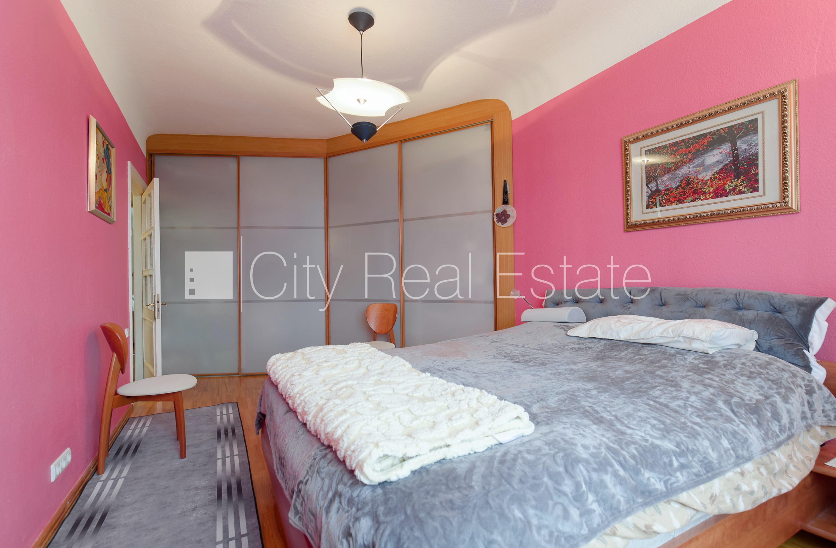 Sludinājumi. Fasādes māja, slēgts pagalms, vieta automašīnai, ir lifts, balkons, sauna, logi vērsti mājas abās Cena: 289000 EUR Foto #9