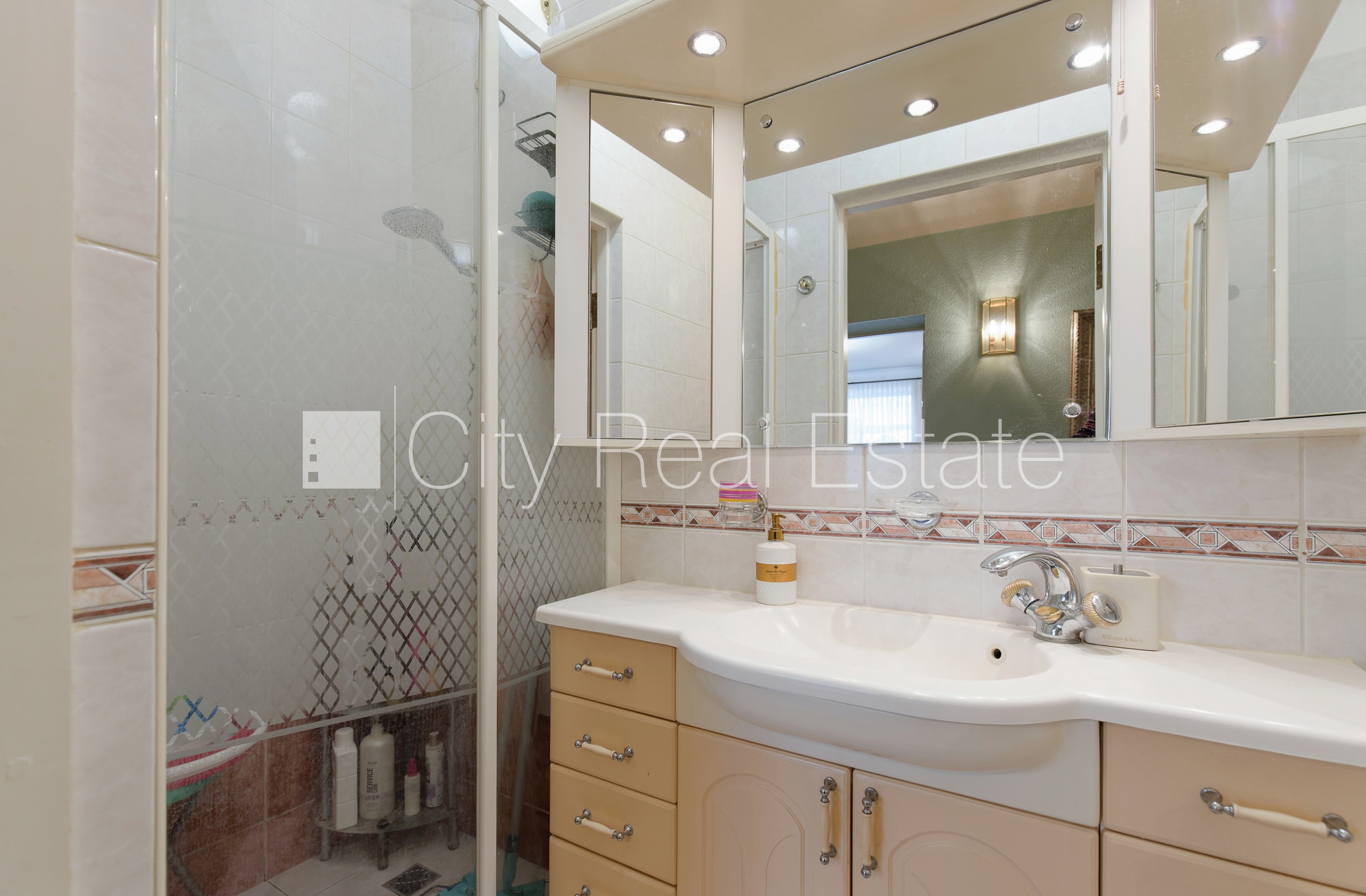 Sludinājumi. Fasādes māja, slēgts pagalms, vieta automašīnai, ir lifts, balkons, sauna, logi vērsti mājas abās Cena: 289000 EUR Foto #25