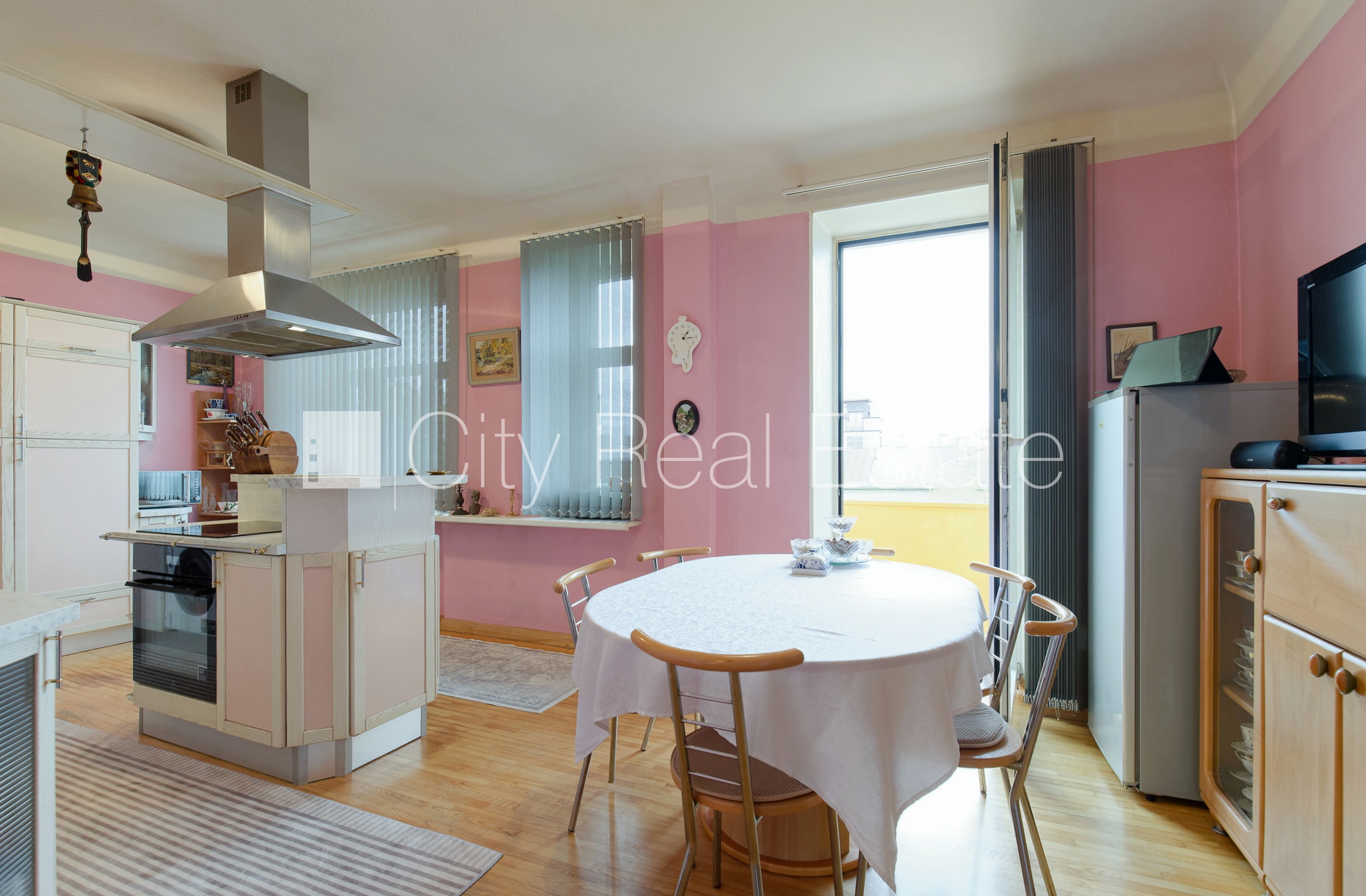 Sludinājumi. Fasādes māja, slēgts pagalms, vieta automašīnai, ir lifts, balkons, sauna, logi vērsti mājas abās Cena: 289000 EUR Foto #13