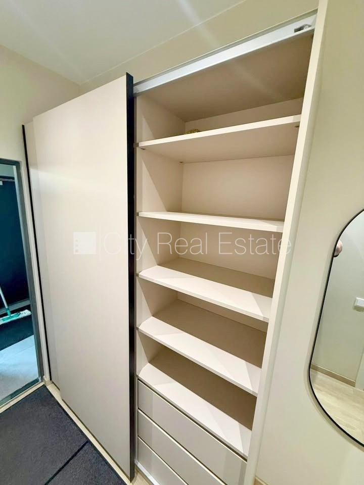 Sludinājumi. Fasādes māja, renovēta māja, slēgts pagalms, vieta automašīnai, ieeja no pagalma, kāpņu telpa pēc Cena: 310 EUR/mēn Foto #6