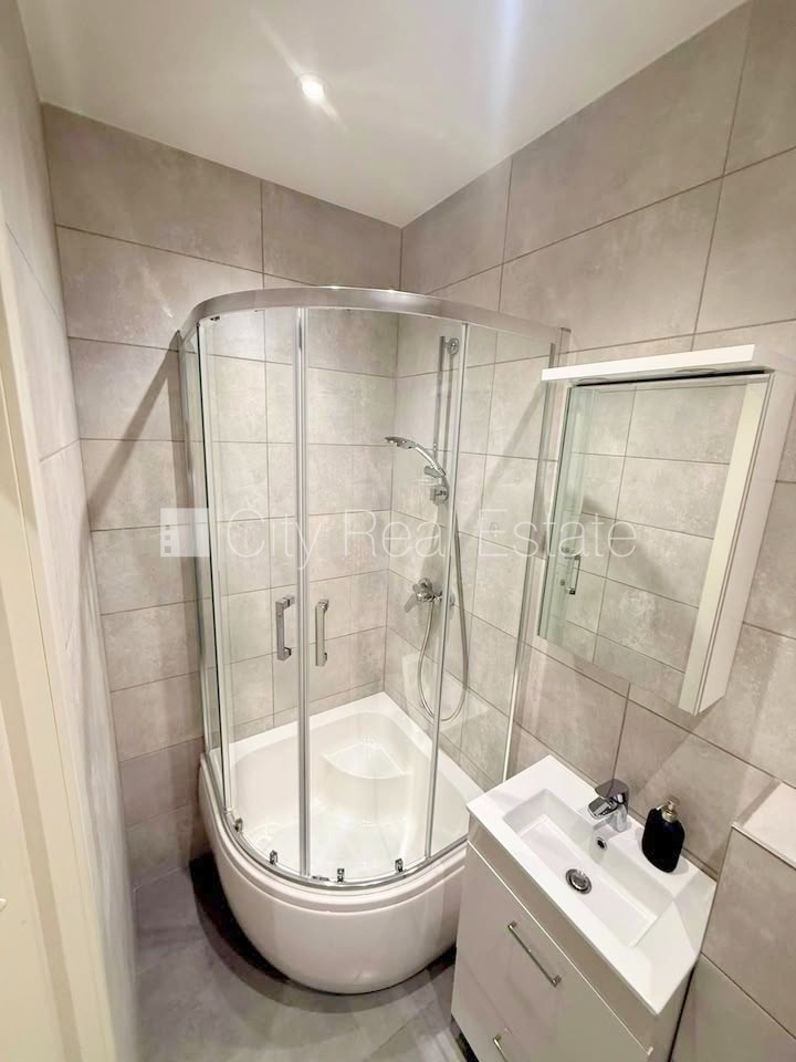 Sludinājumi. Fasādes māja, renovēta māja, slēgts pagalms, vieta automašīnai, ieeja no pagalma, kāpņu telpa pēc Cena: 310 EUR/mēn Foto #10