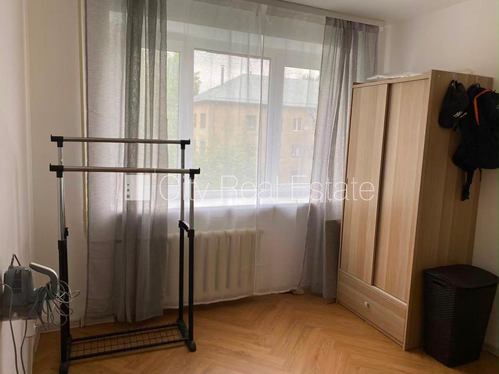 Sludinājumi. Pagalma māja, labiekārtota apzaļumota teritorija, bezmaksas stāvvieta pagalmā, viena istaba Cena: 360 EUR/mēn Foto #2