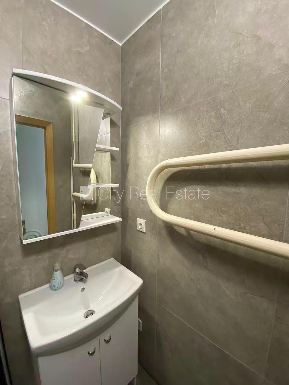 Sludinājumi. Pagalma māja, labiekārtota apzaļumota teritorija, bezmaksas stāvvieta pagalmā, viena istaba Cena: 360 EUR/mēn Foto #10
