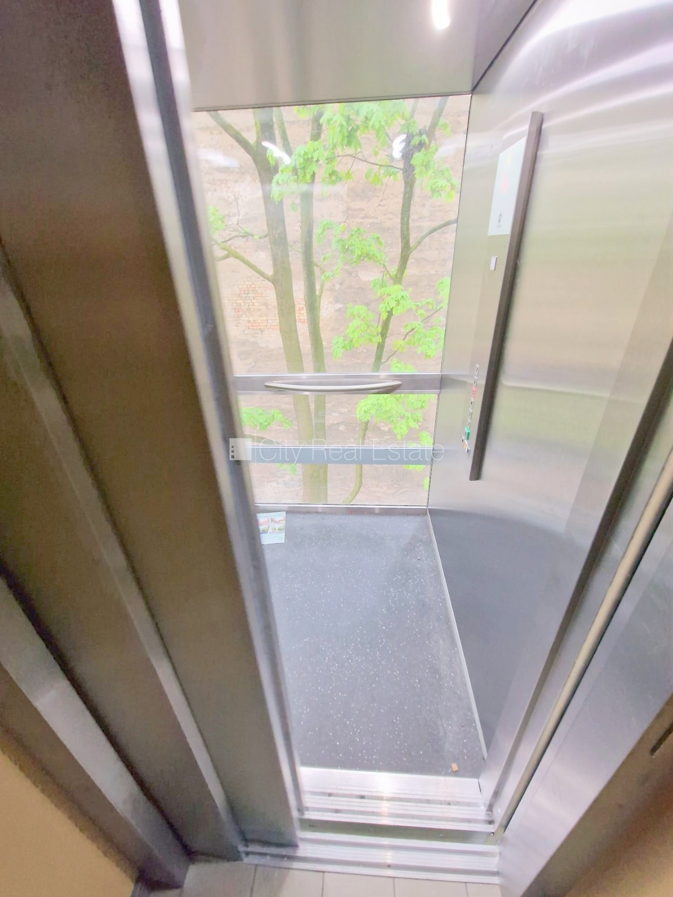 Sludinājumi. Fasādes māja, renovēta māja, slēgts pagalms, ieeja no ielas un pagalma, ir lifts, kāpņu telpa pēc Cena: 280 EUR/mēn Foto #22