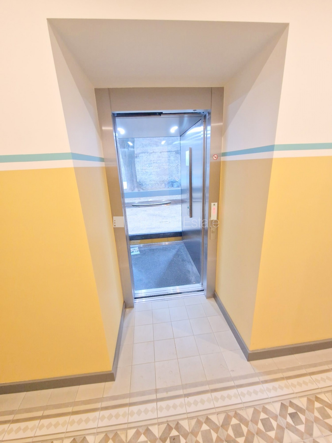 Sludinājumi. Fasādes māja, renovēta māja, slēgts pagalms, ieeja no ielas un pagalma, ir lifts, kāpņu telpa pēc Cena: 280 EUR/mēn Foto #21