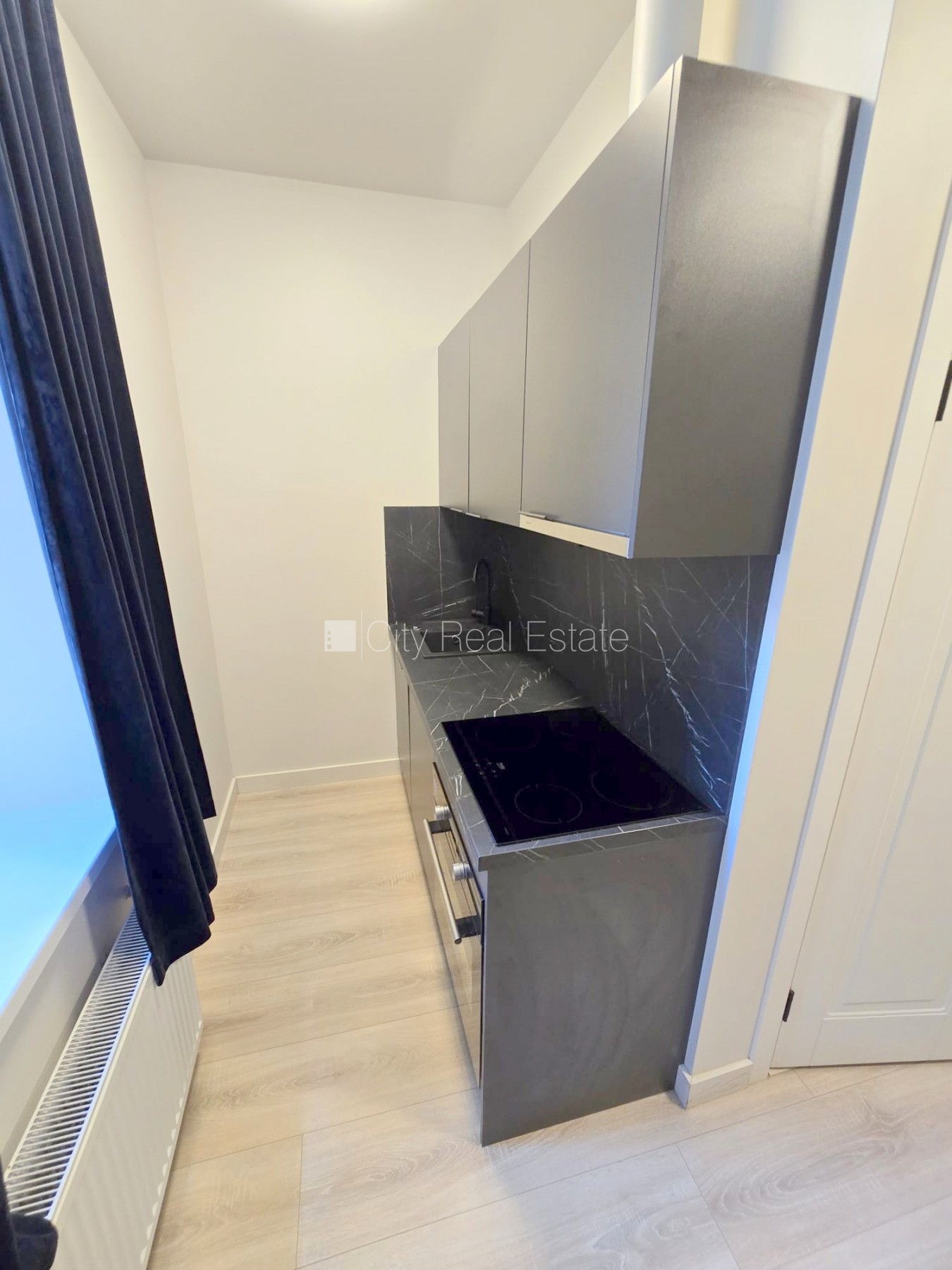 Sludinājumi. Fasādes māja, renovēta māja, slēgts pagalms, ieeja no ielas un pagalma, ir lifts, kāpņu telpa pēc Cena: 280 EUR/mēn Foto #6