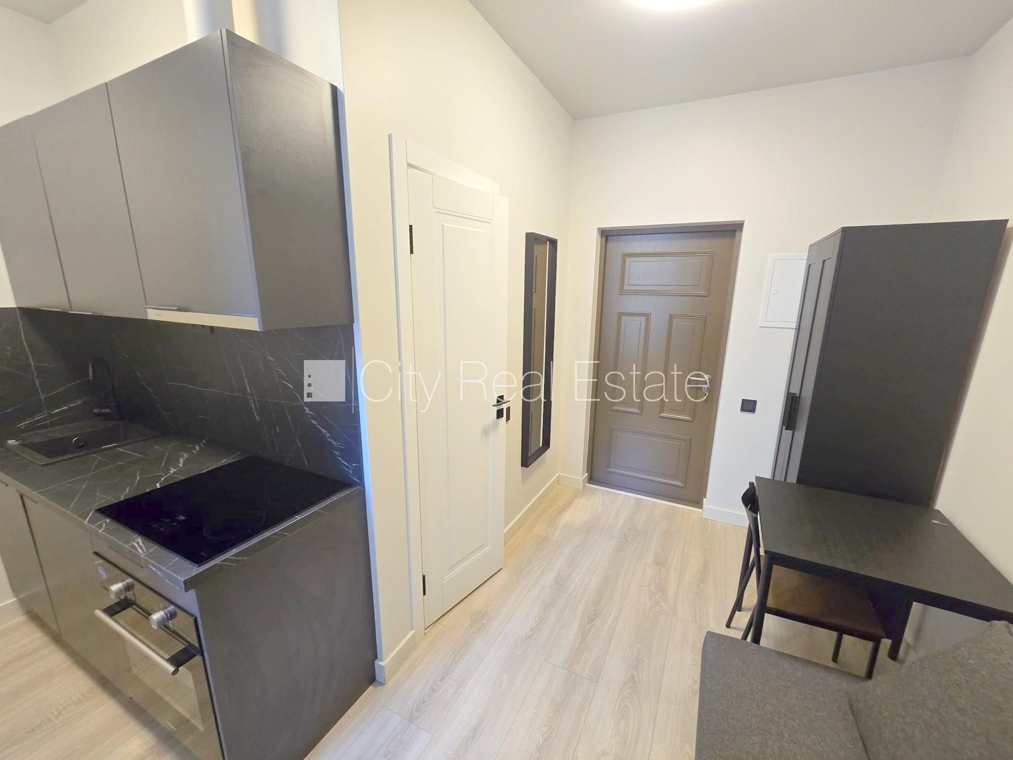 Sludinājumi. Fasādes māja, renovēta māja, slēgts pagalms, ieeja no ielas un pagalma, ir lifts, kāpņu telpa pēc Cena: 280 EUR/mēn Foto #4