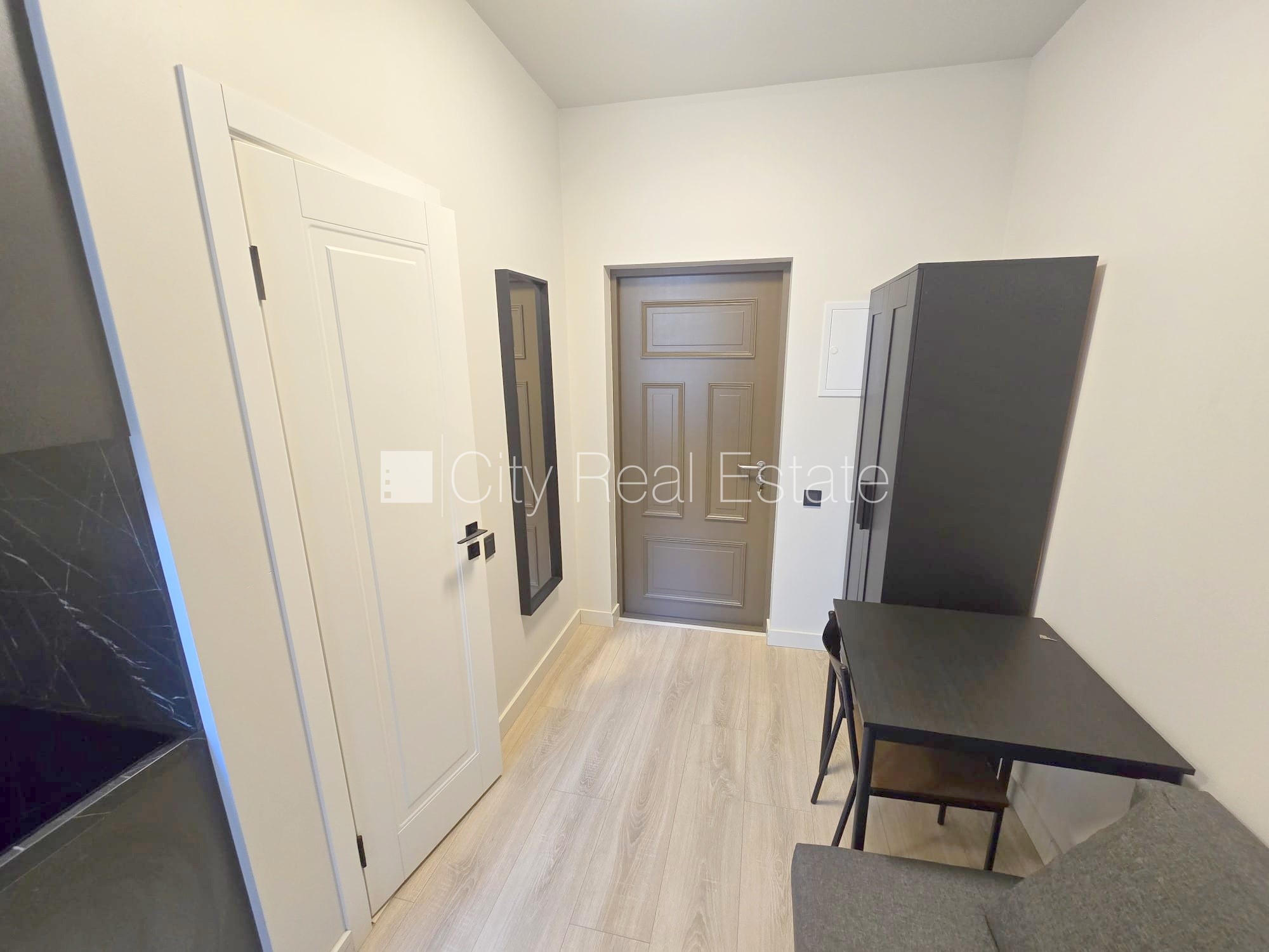 Sludinājumi. Fasādes māja, renovēta māja, slēgts pagalms, ieeja no ielas un pagalma, ir lifts, kāpņu telpa pēc Cena: 280 EUR/mēn Foto #11