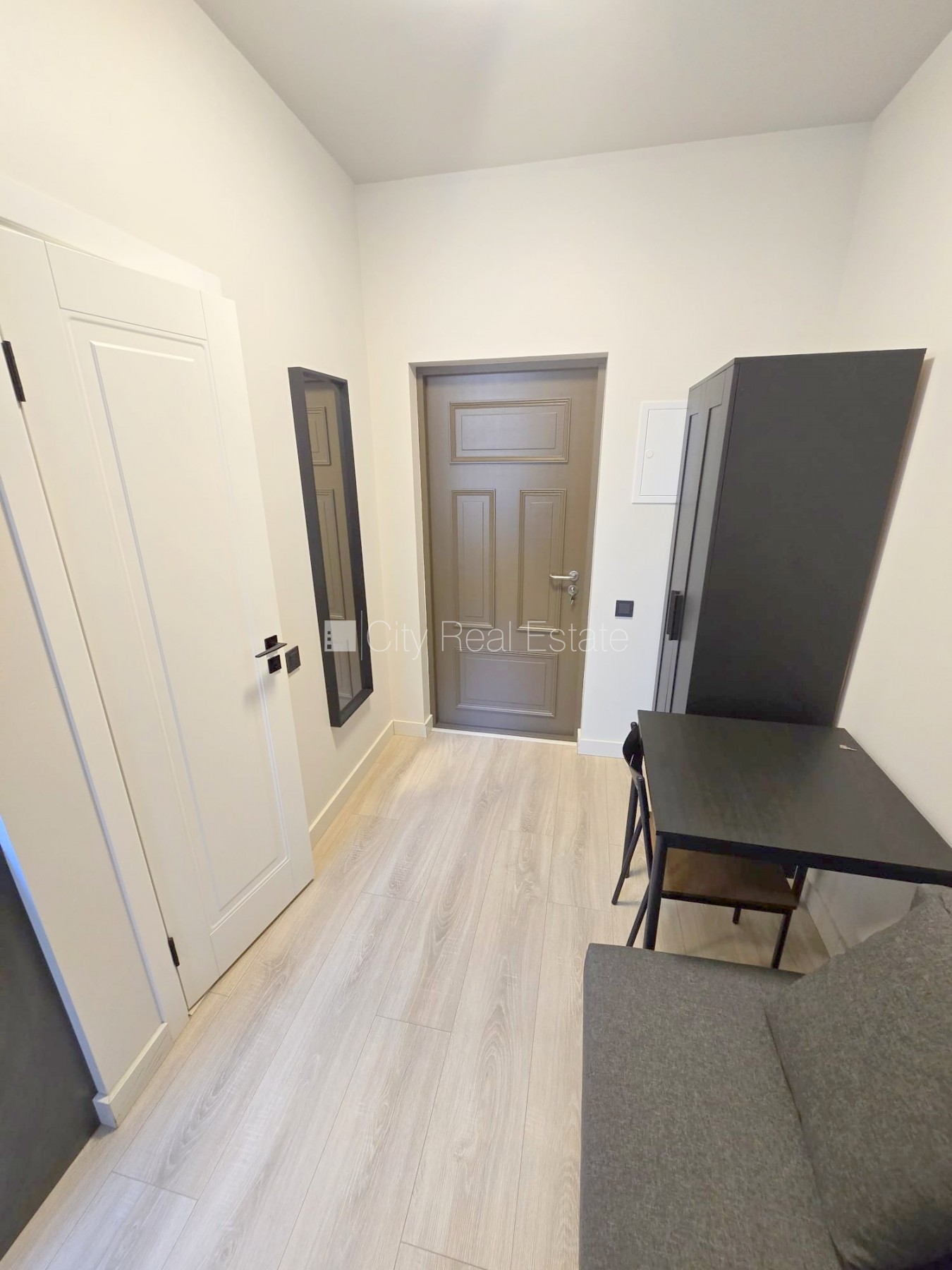 Sludinājumi. Fasādes māja, renovēta māja, slēgts pagalms, ieeja no ielas un pagalma, ir lifts, kāpņu telpa pēc Cena: 280 EUR/mēn Foto #10