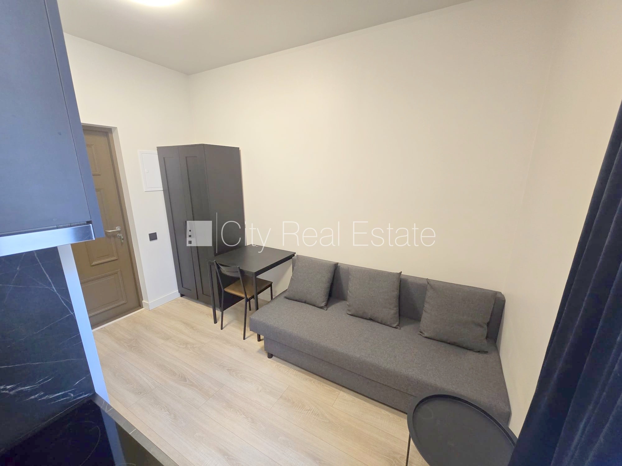 Sludinājumi. Fasādes māja, renovēta māja, slēgts pagalms, ieeja no ielas un pagalma, ir lifts, kāpņu telpa pēc Cena: 280 EUR/mēn Foto #5