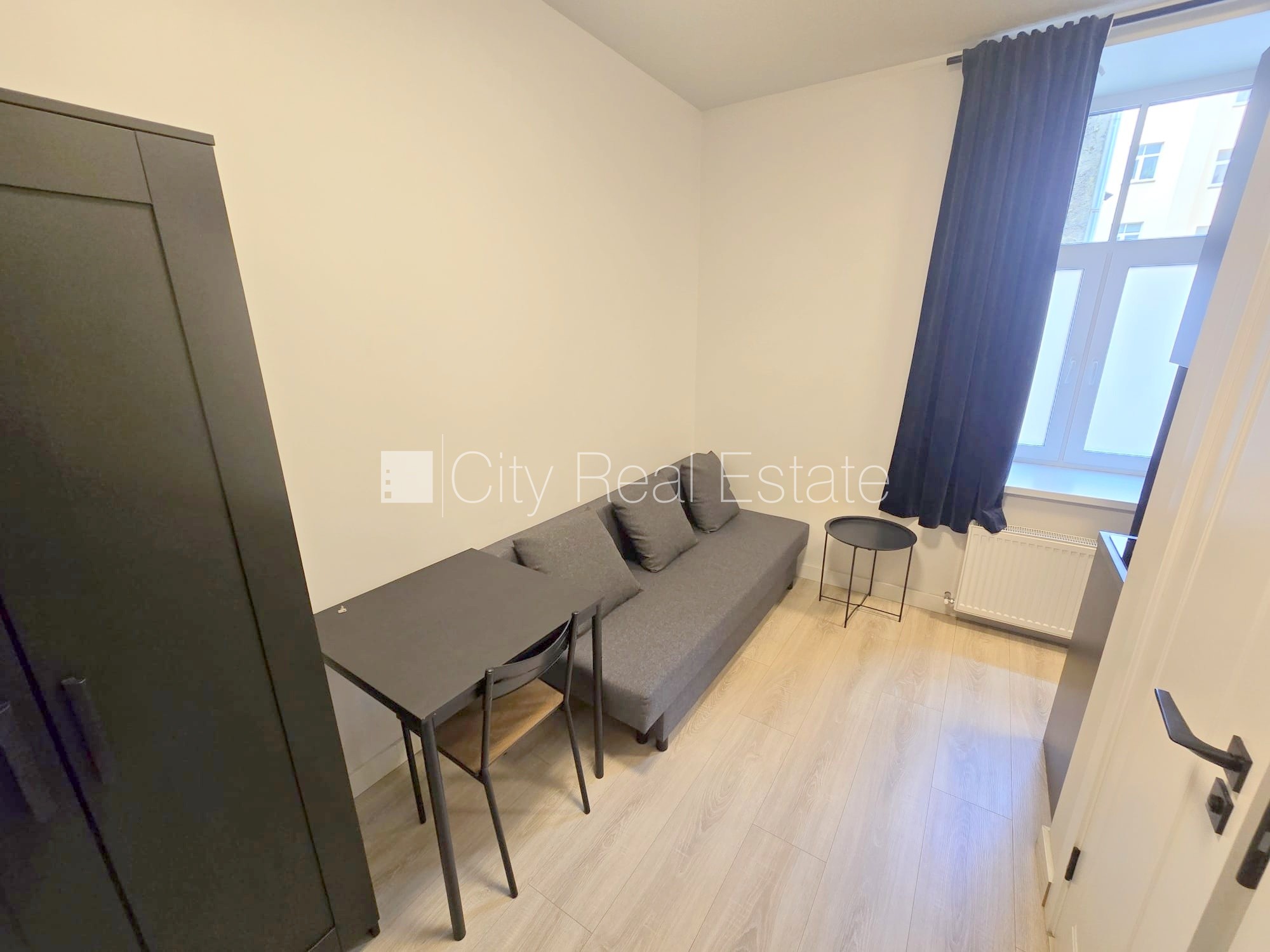 Sludinājumi. Fasādes māja, renovēta māja, slēgts pagalms, ieeja no ielas un pagalma, ir lifts, kāpņu telpa pēc Cena: 280 EUR/mēn Foto #8